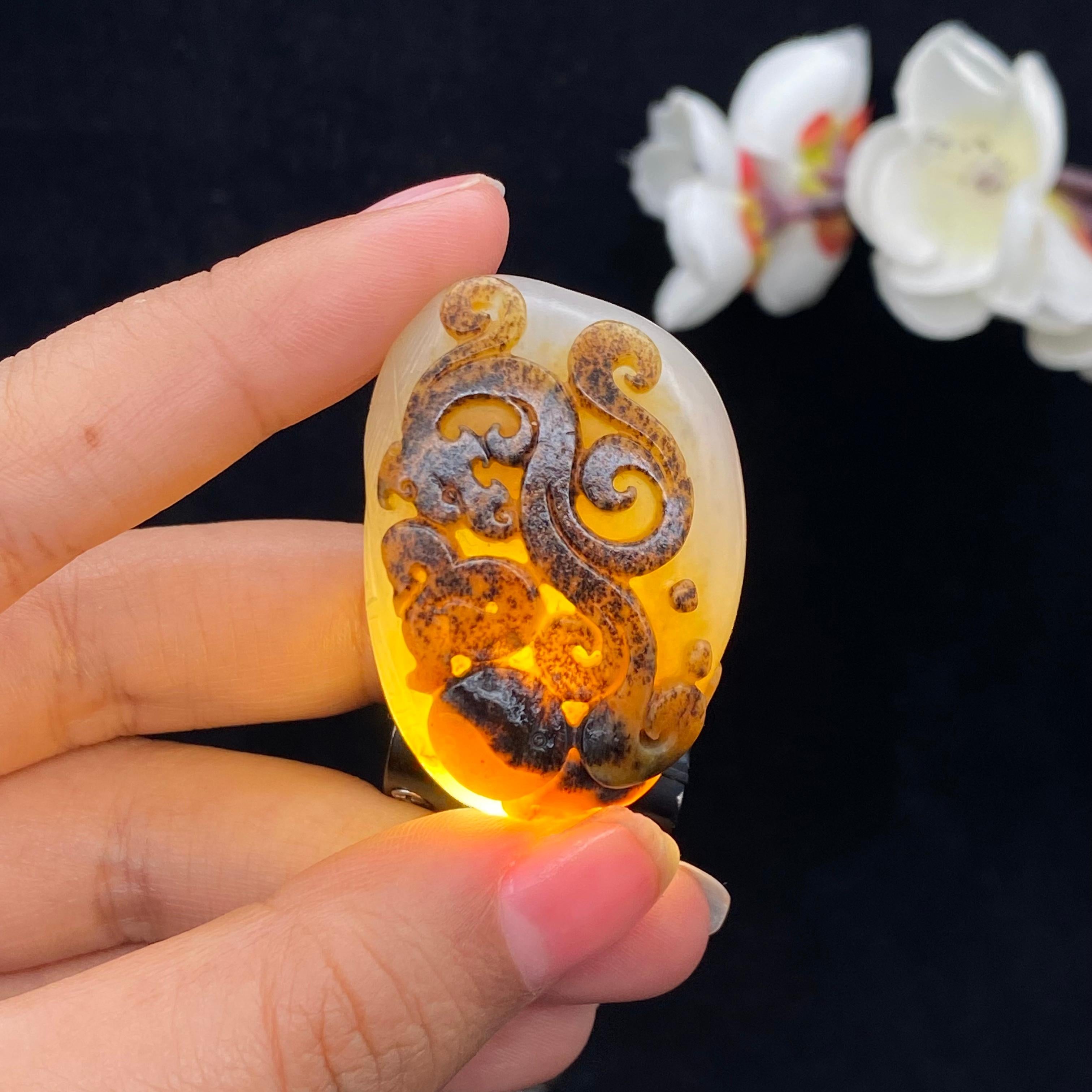 和田玉籽料【仿古龙】挂件（43.2g）