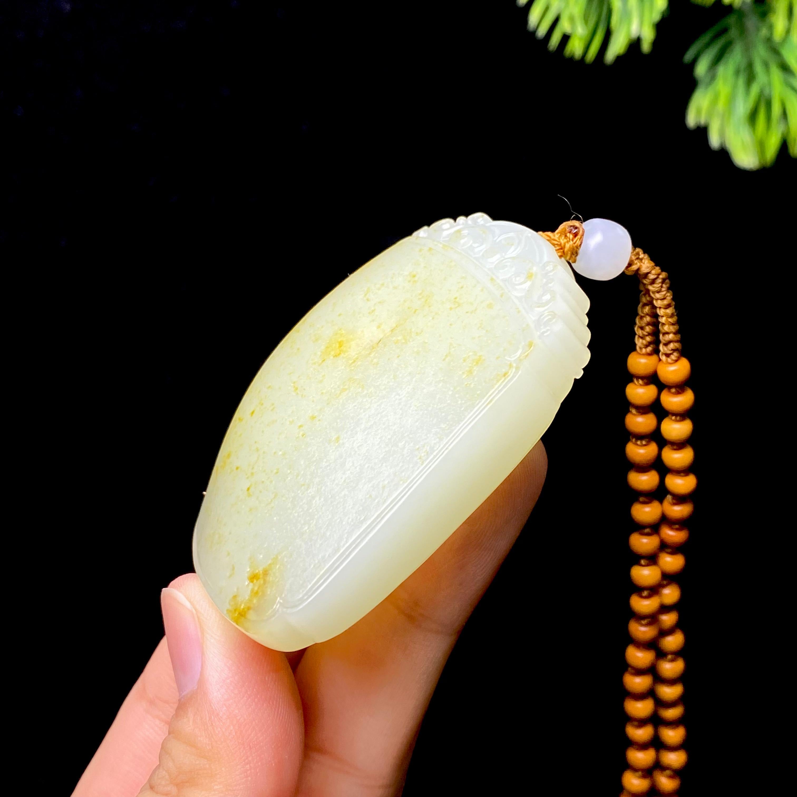 和田玉籽料无事牌（64.8g）