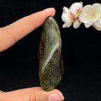 和田玉沙枣青带秋梨皮籽料手把件（74.7g）