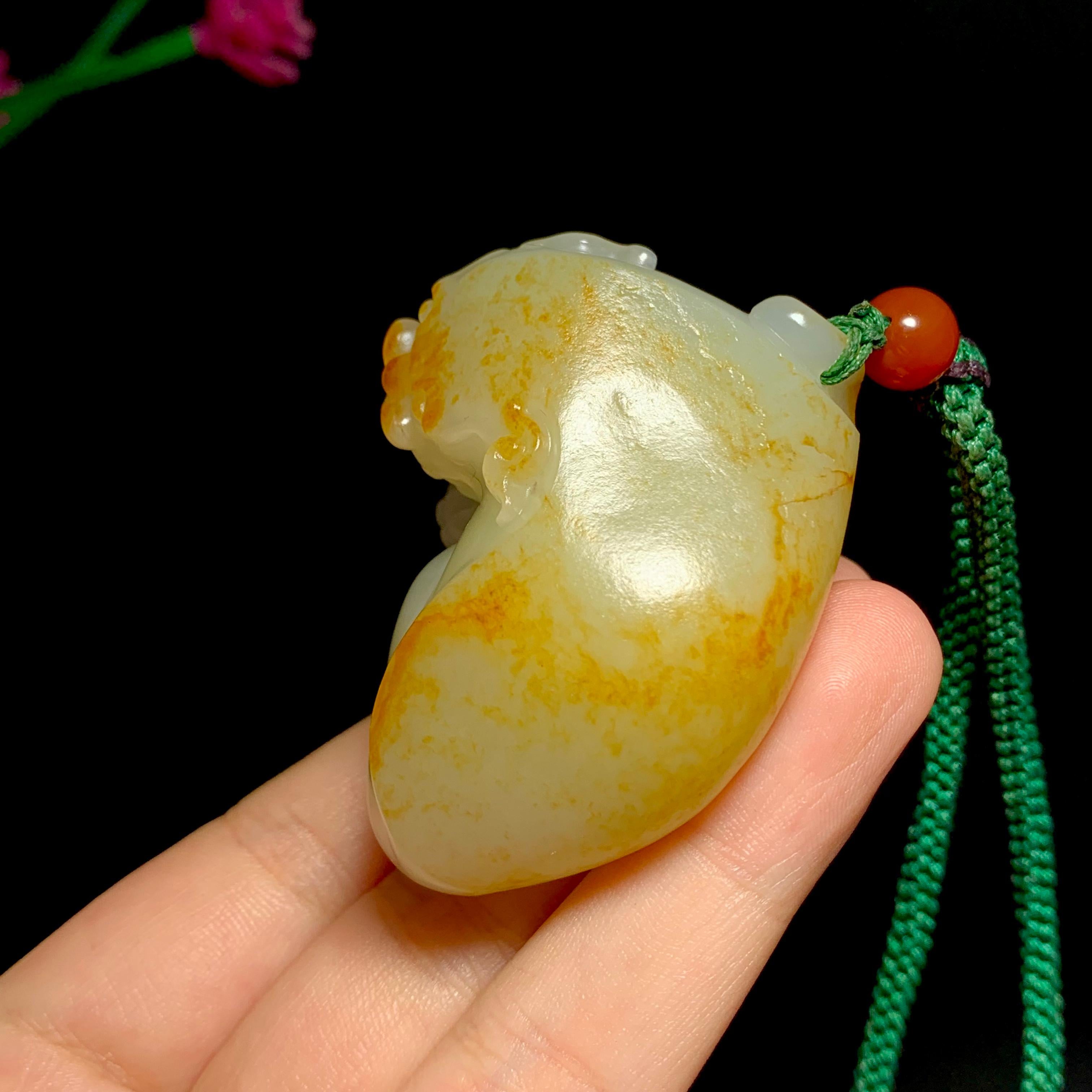 高品质新疆和田玉龙喀什河籽料貔貅手把件（97.0g）