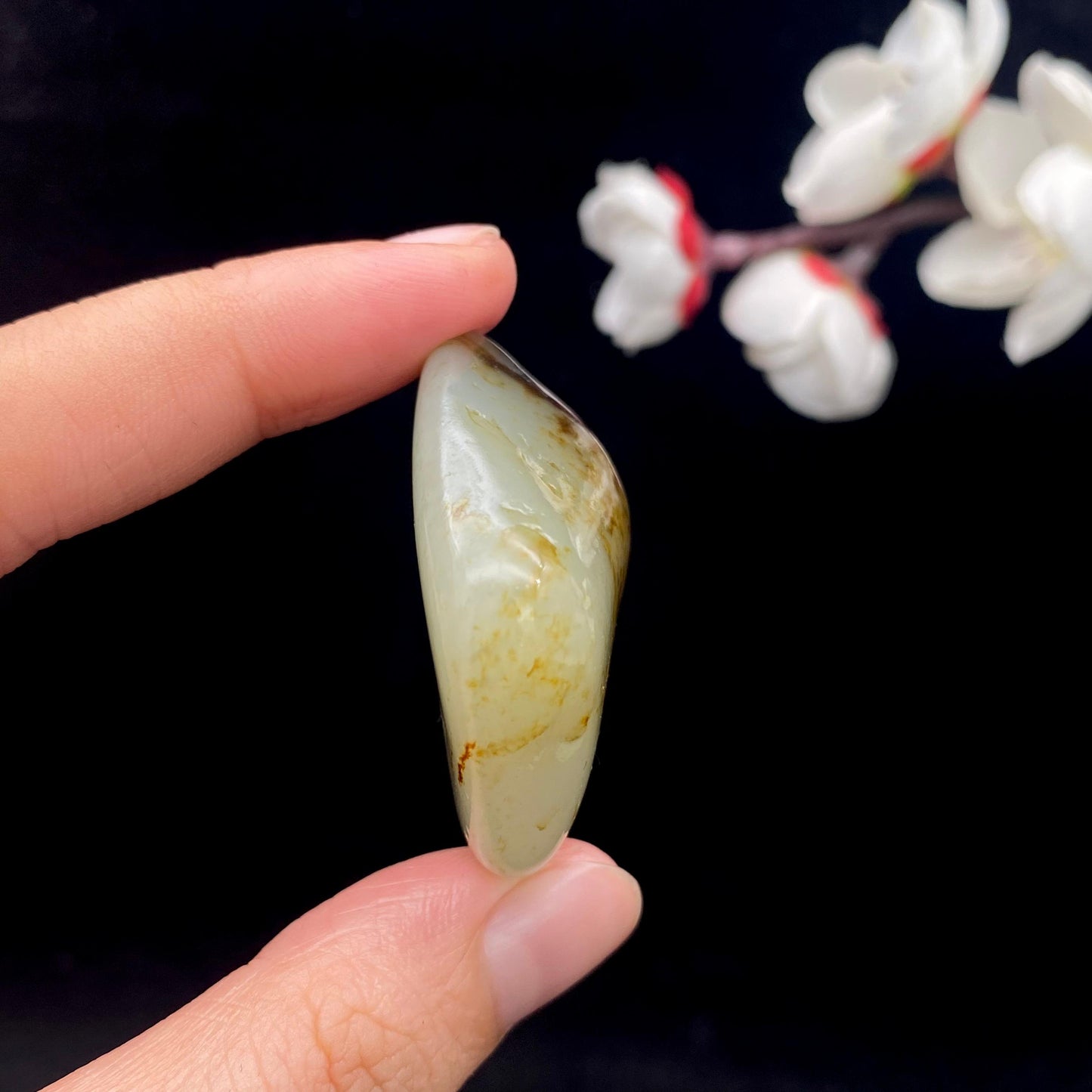 和田玉黑皮籽料原石（29.1g）