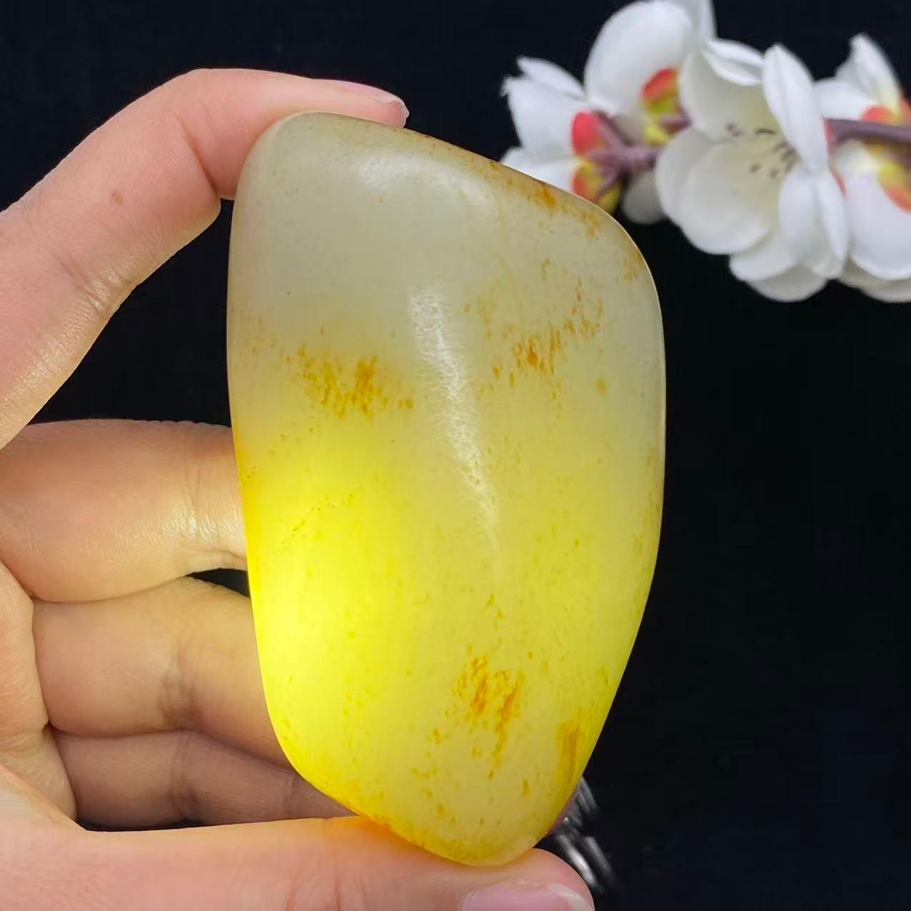 和田玉洒红皮籽料手把件（166.5g）