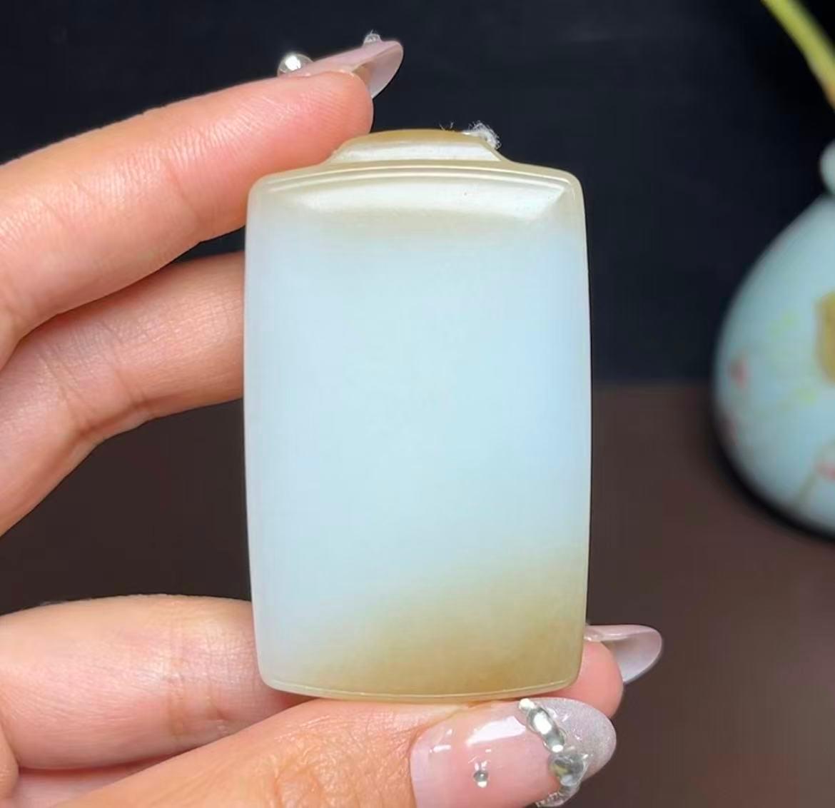 新疆和田玉且末天地糖平安无事牌（56.1g）