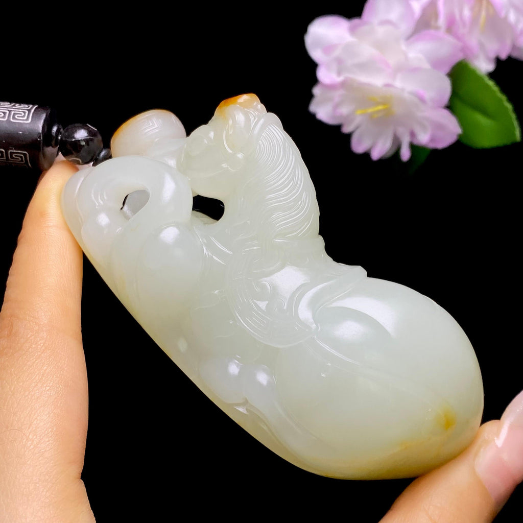和田玉籽料马到成功手把件（168.4g）