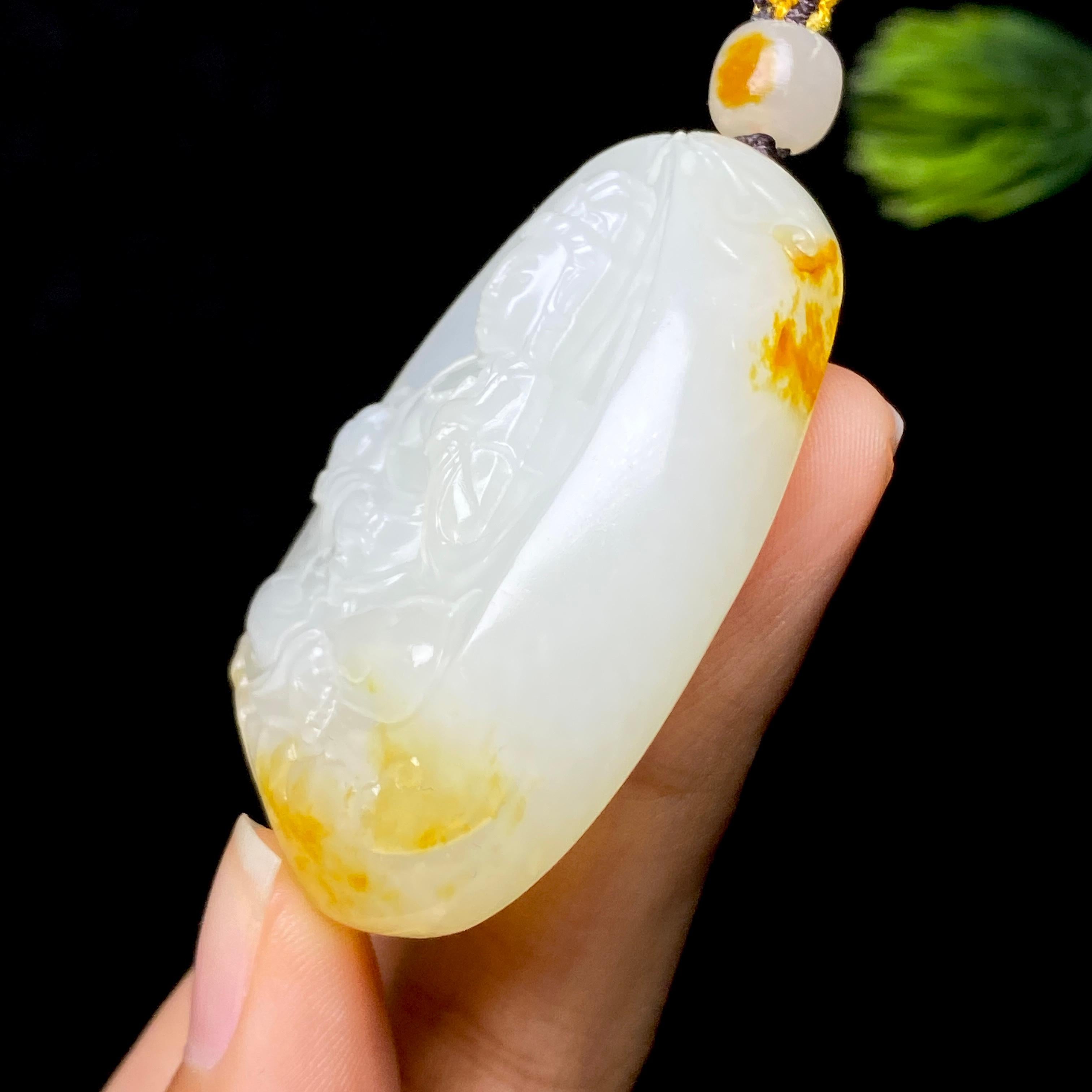 和田玉籽料观音（52.7g）