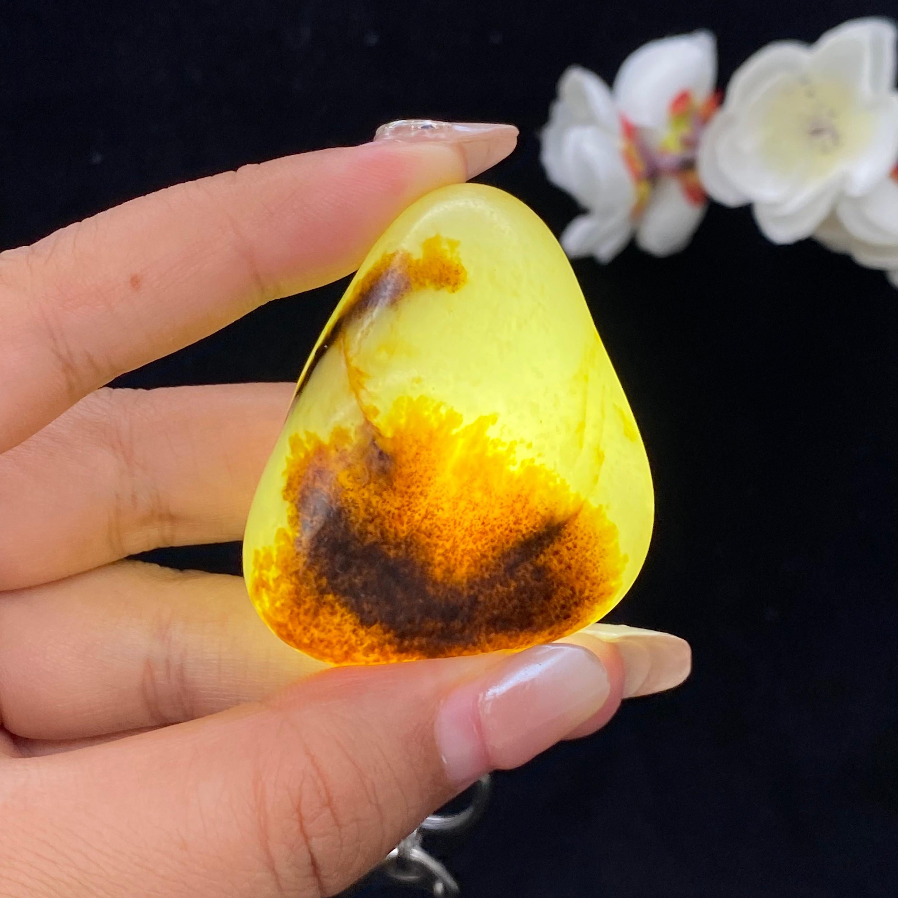和田玉聚黄皮籽料手把件（68.3g）