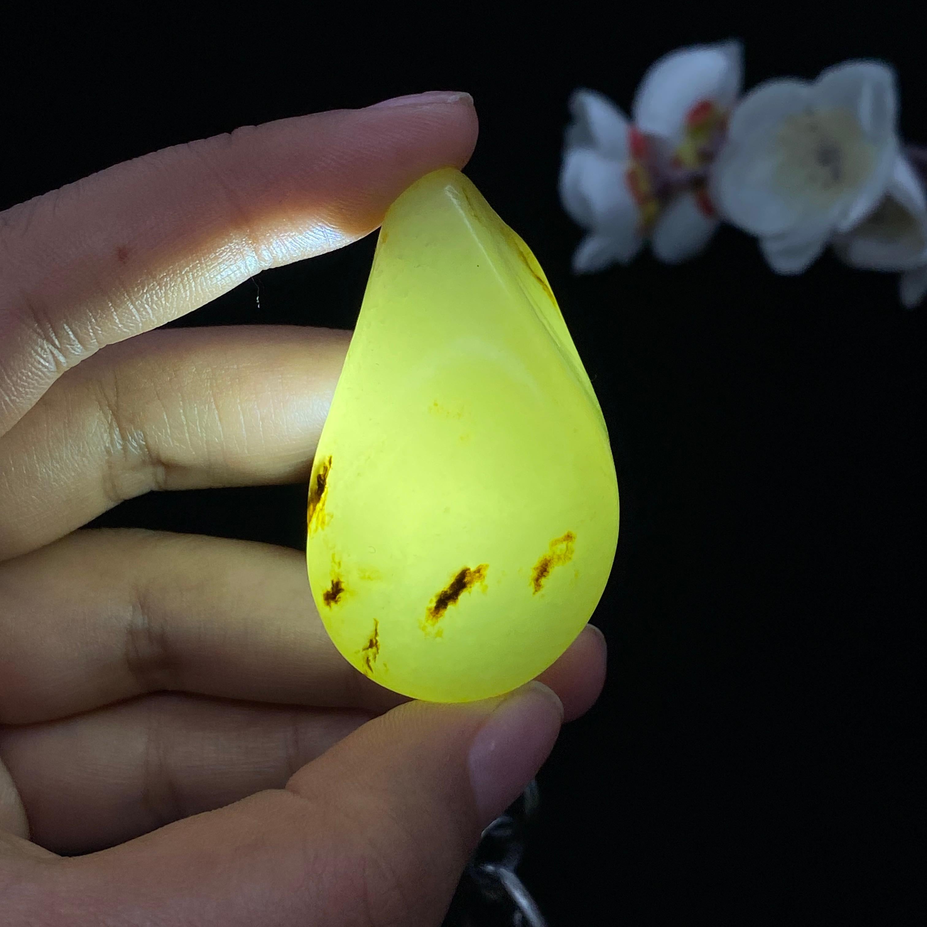 和田玉青白玉带黄皮籽料（40.6g）