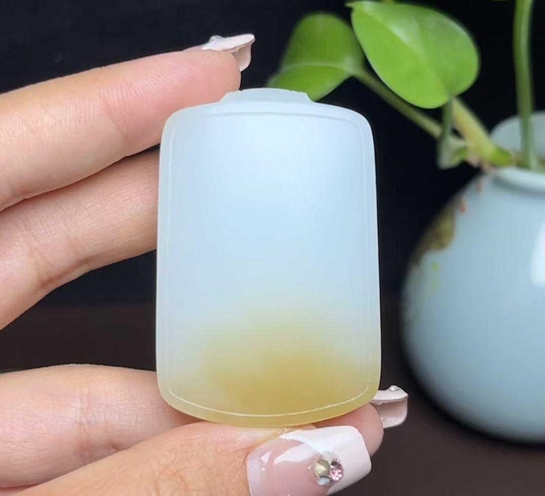 新疆和田玉且末料羊脂玉莲花平安无事牌（49.6g）
