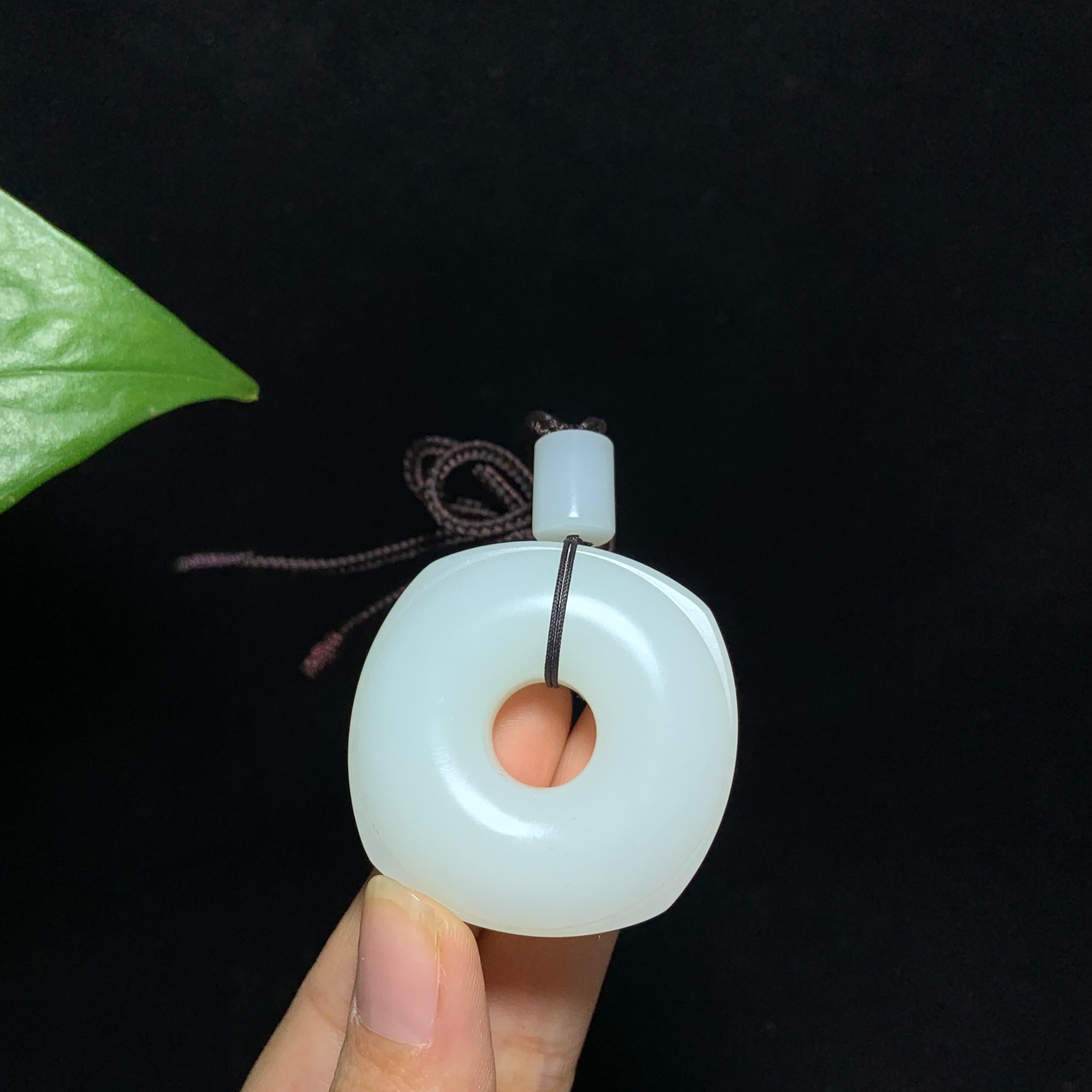 收藏级和田山料羊脂白玉四方平安扣（37.8g）