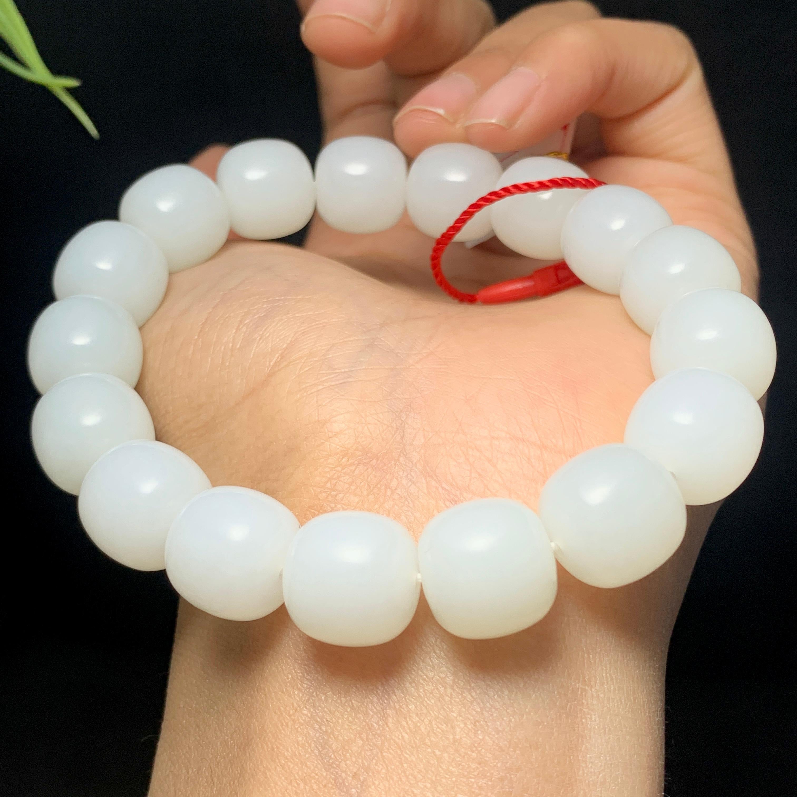 精品和田羊脂白玉老型珠手串（59.2g）