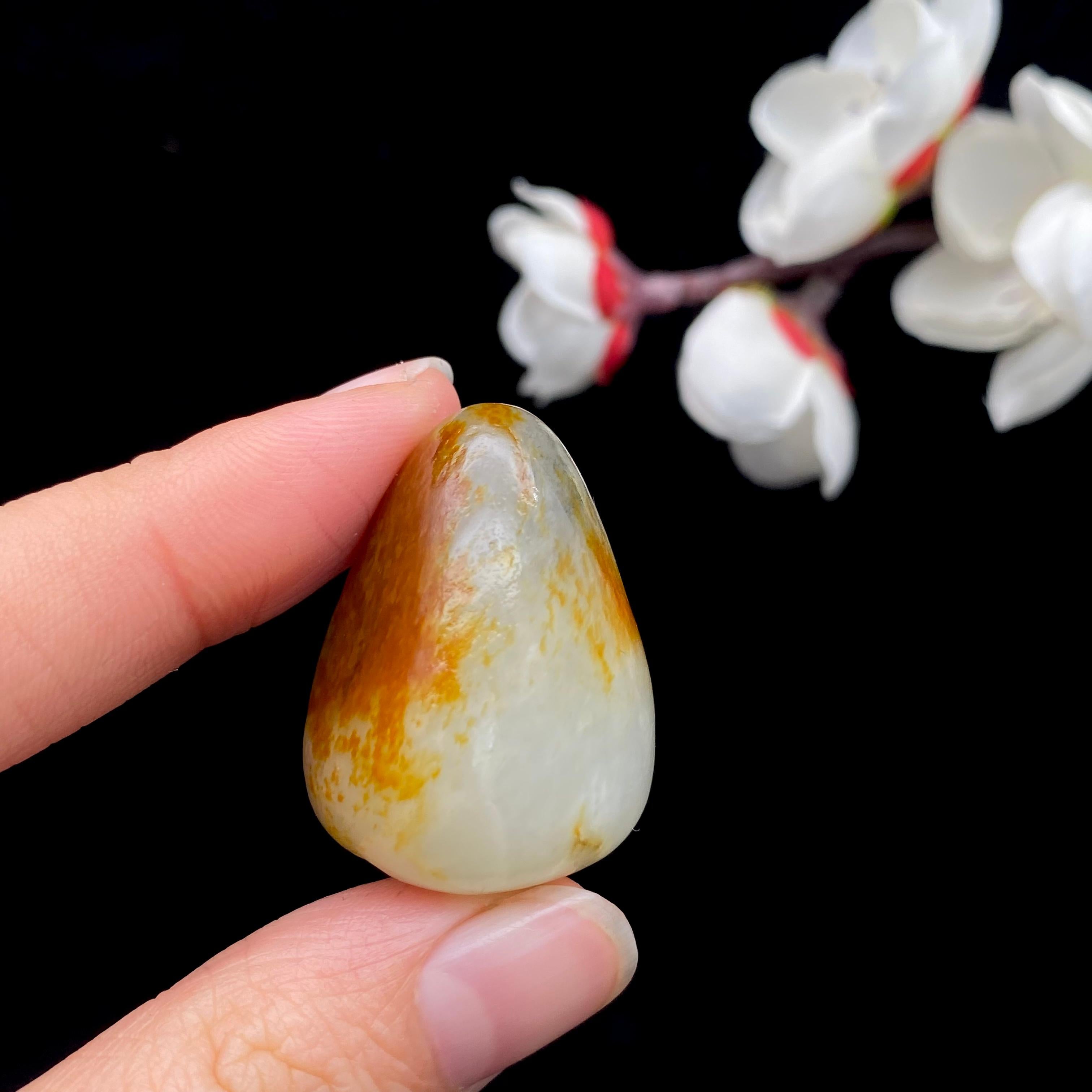 和田玉聚红皮青花低籽料原石（15.7g）