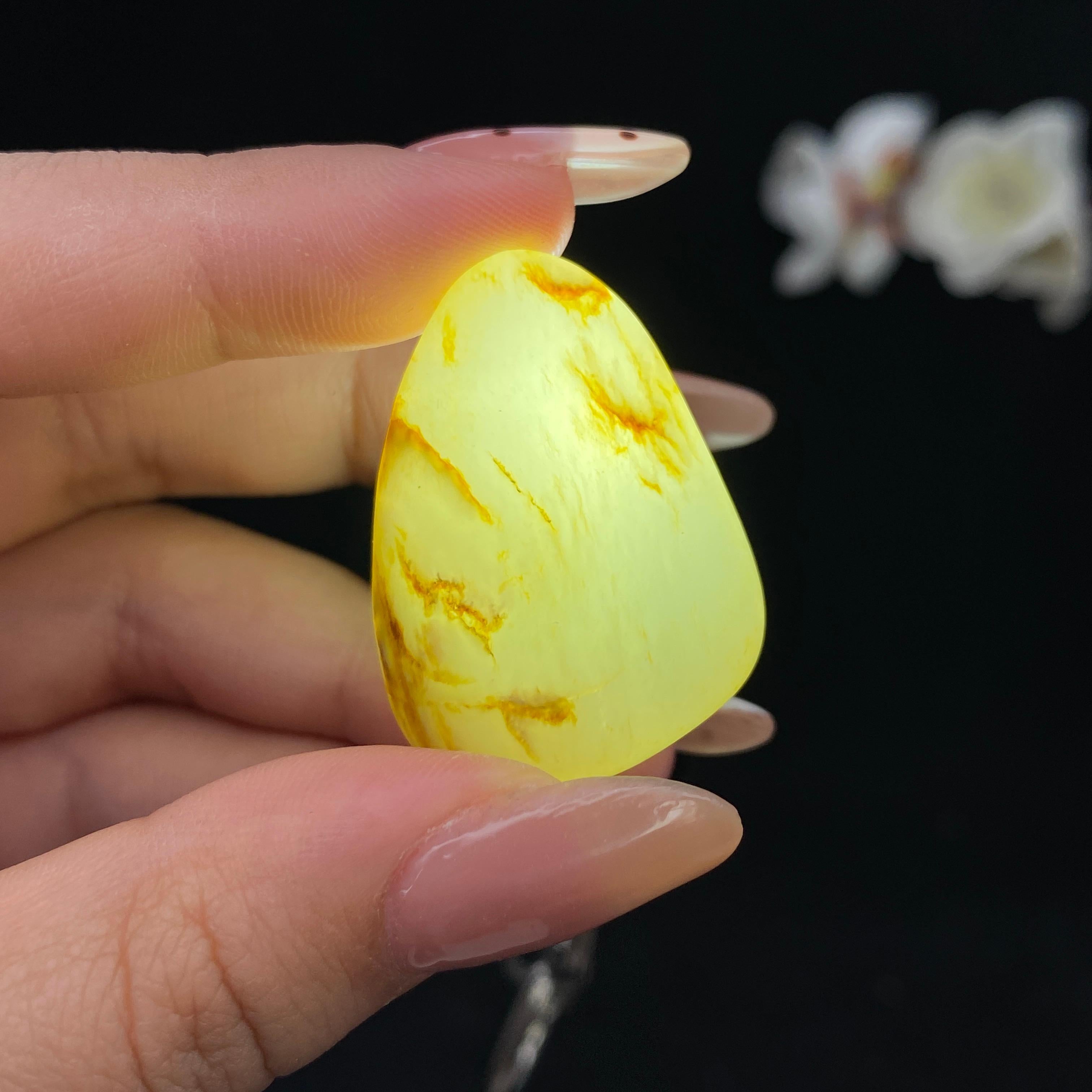 和田玉黄皮籽料挂件（16.9g）