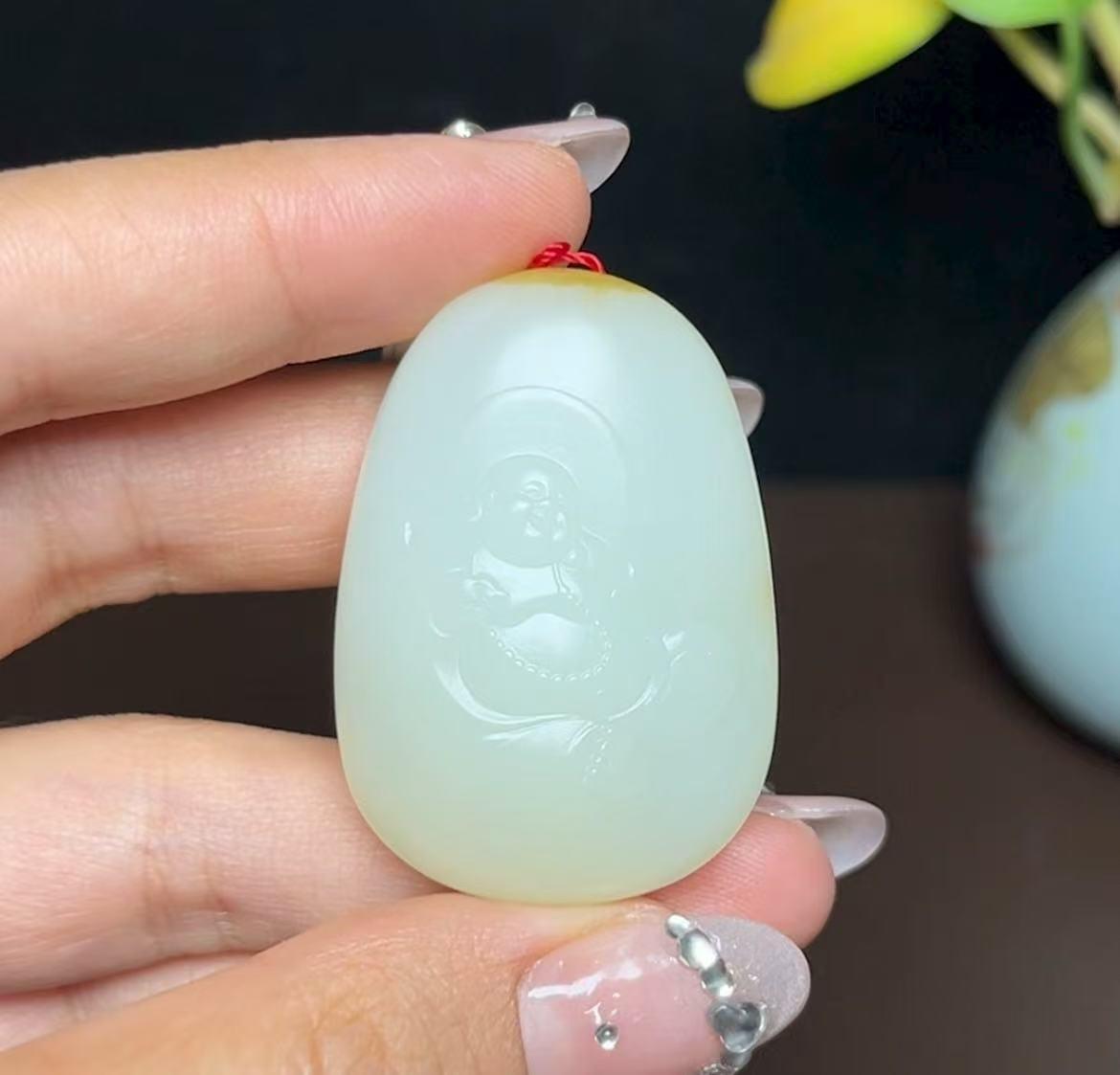 新疆和田玉且末料羊脂玉佛公（29.3g）