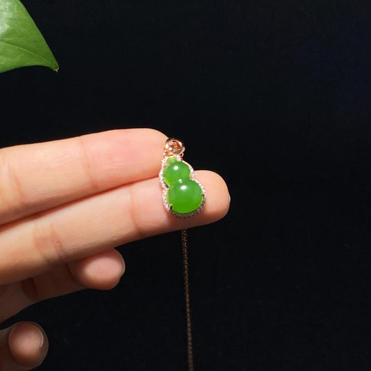 精品碧玉苹果绿金镶嵌葫芦挂件（2.8g）