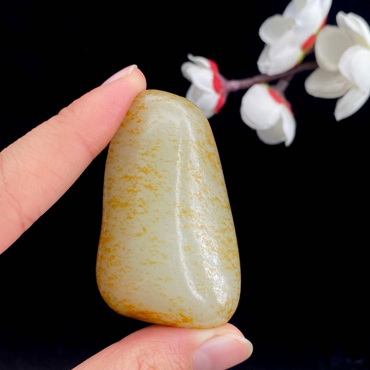 和田玉聚红皮籽料原石（48.6g）