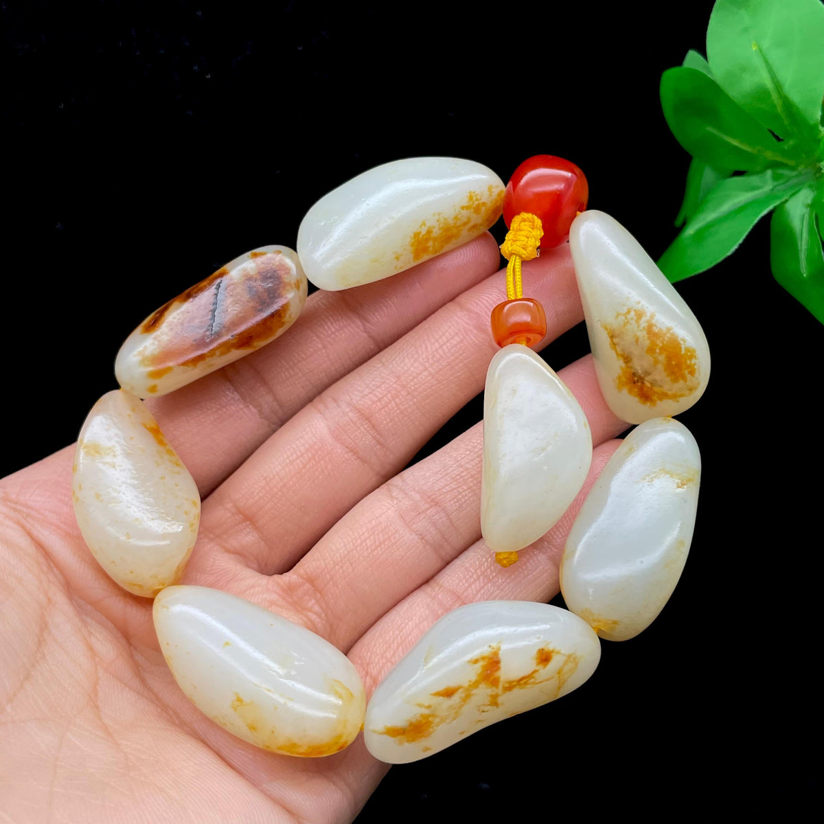 和田玉洒金皮籽料【精品手串】（98.3g）