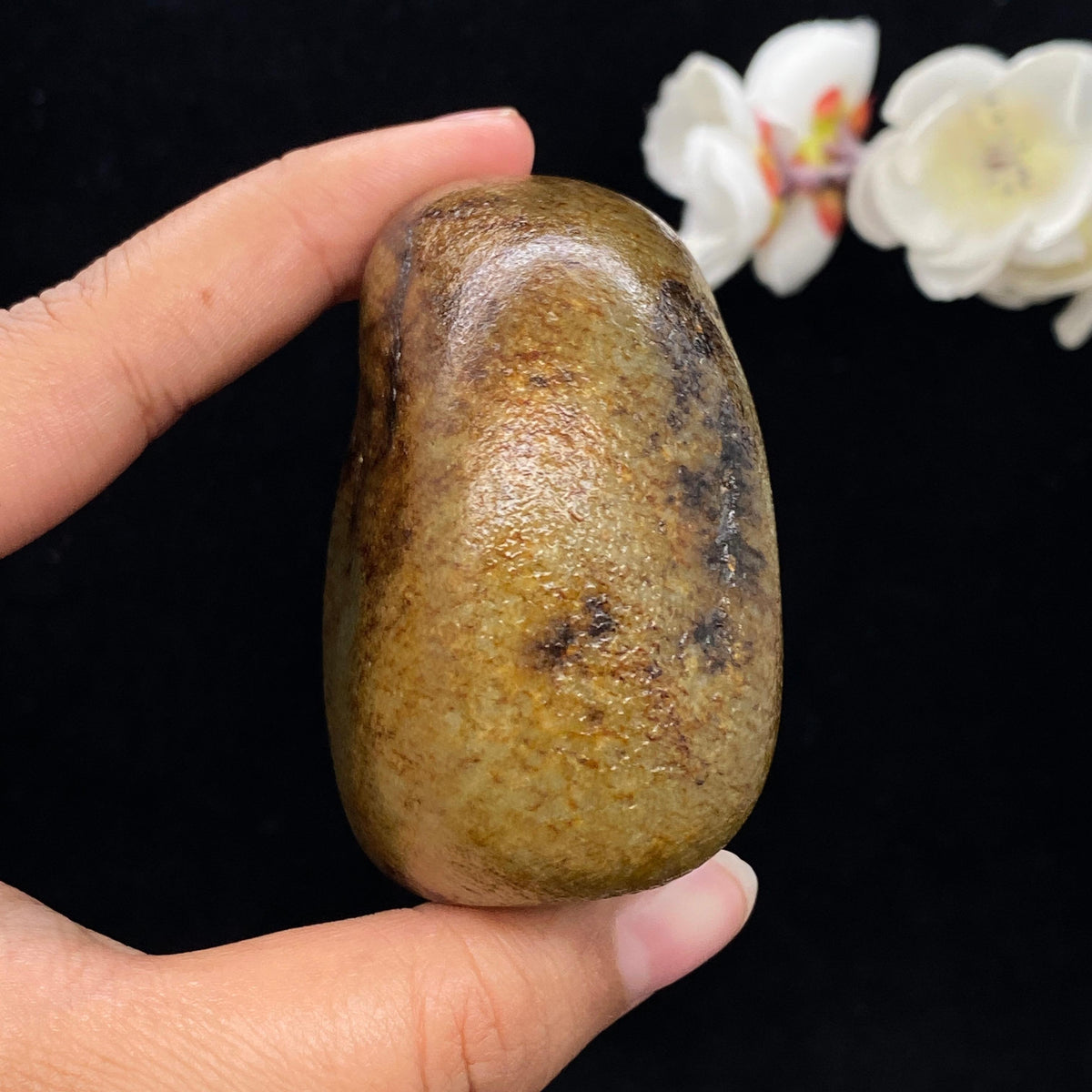 和田玉秋梨皮籽料手把件（233.5g）
