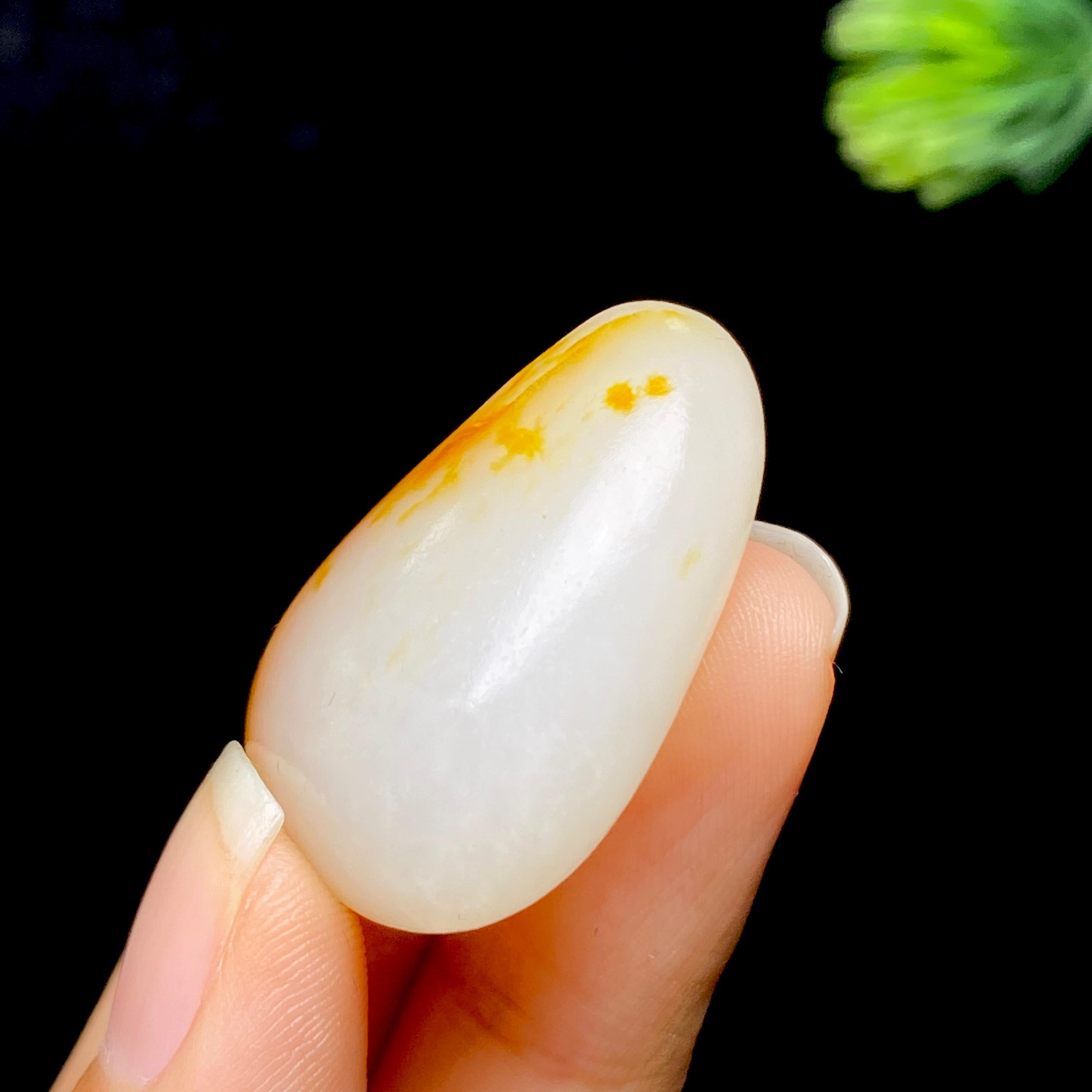 和田玉黄皮籽料（14.22g）