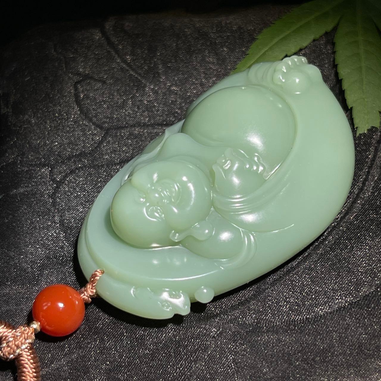 和田玉碧玉粉青佛公（64.8g）