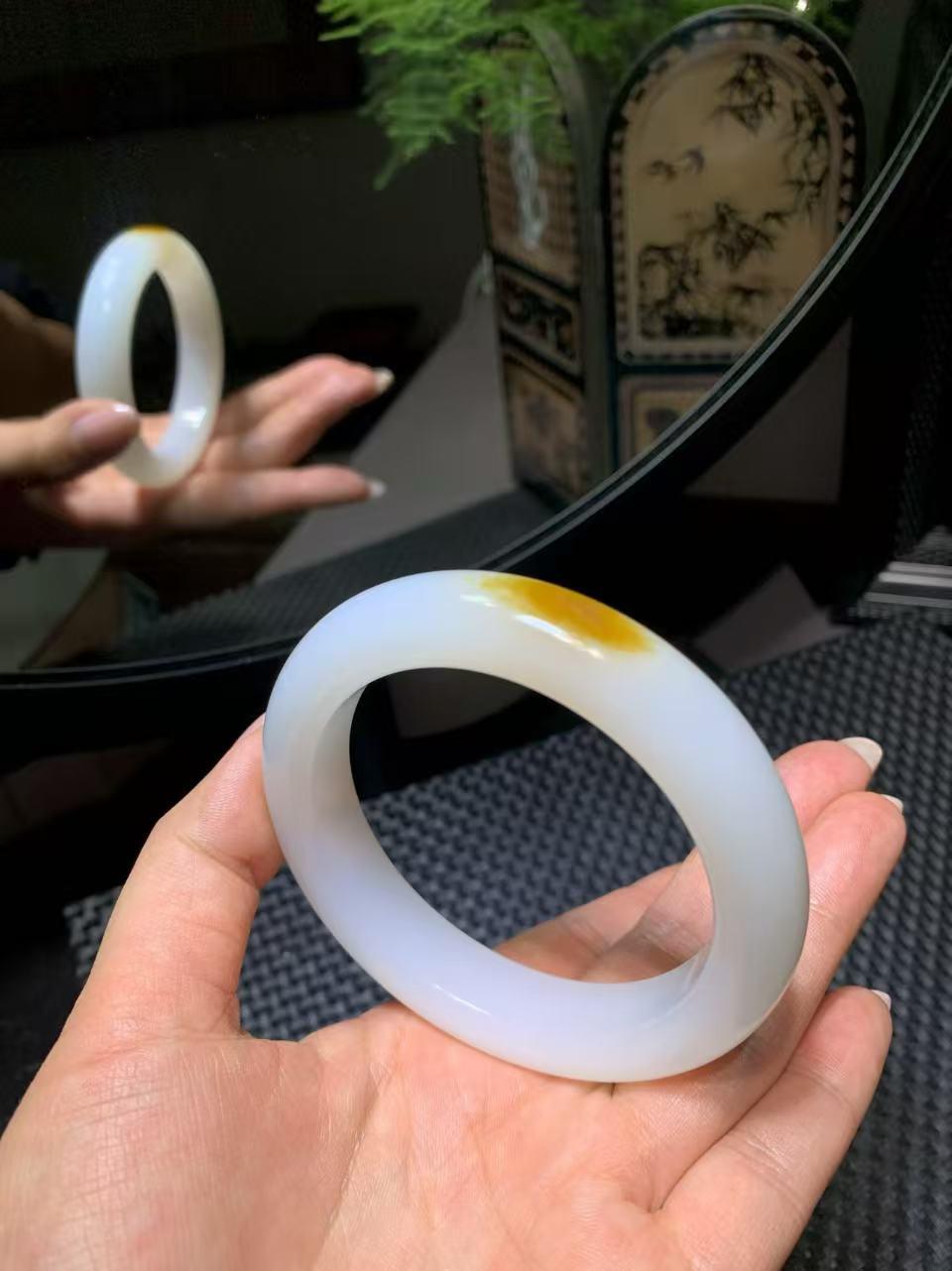 和田玉糖白手镯（86.11g）