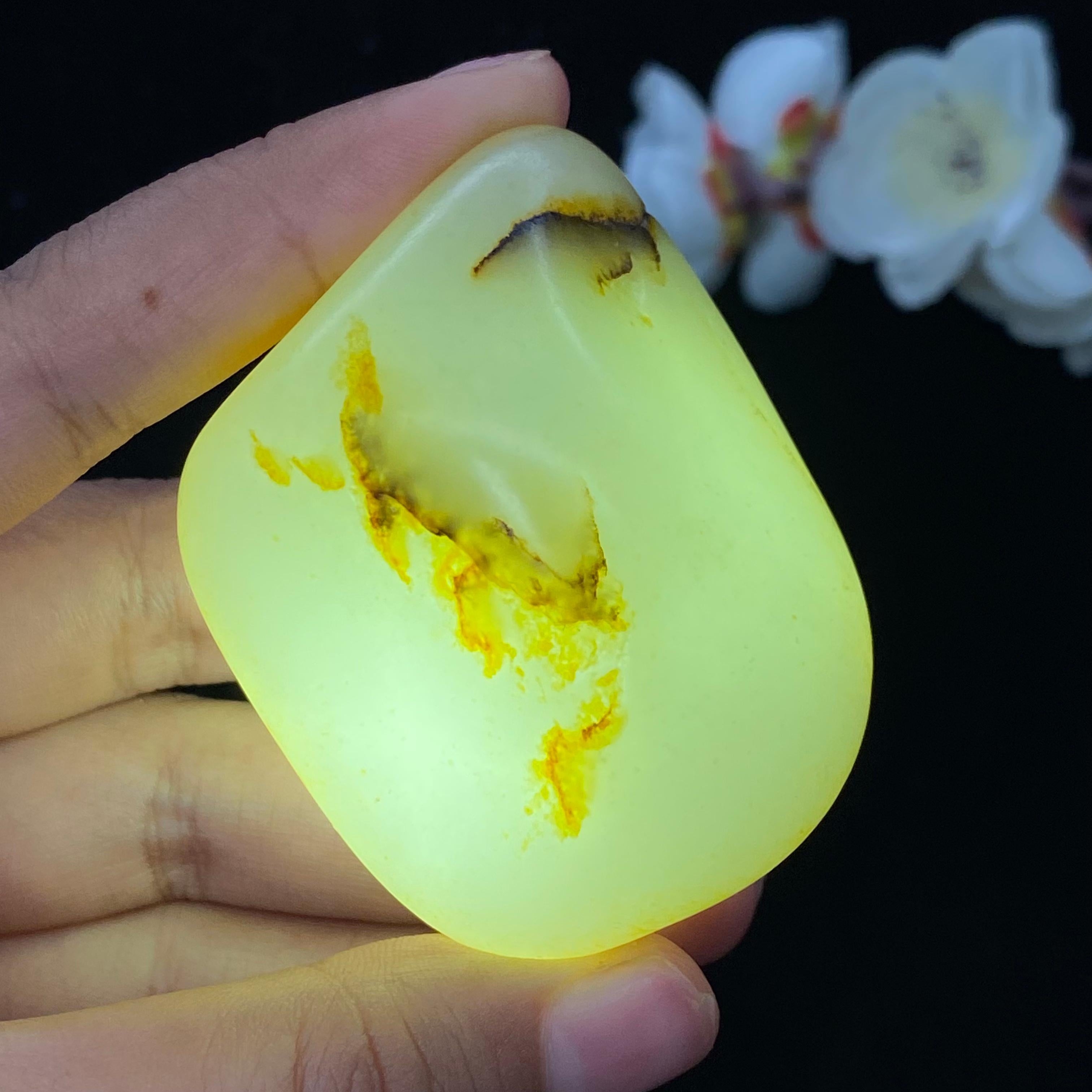 和田玉洒金皮籽料手把件（104.9g）