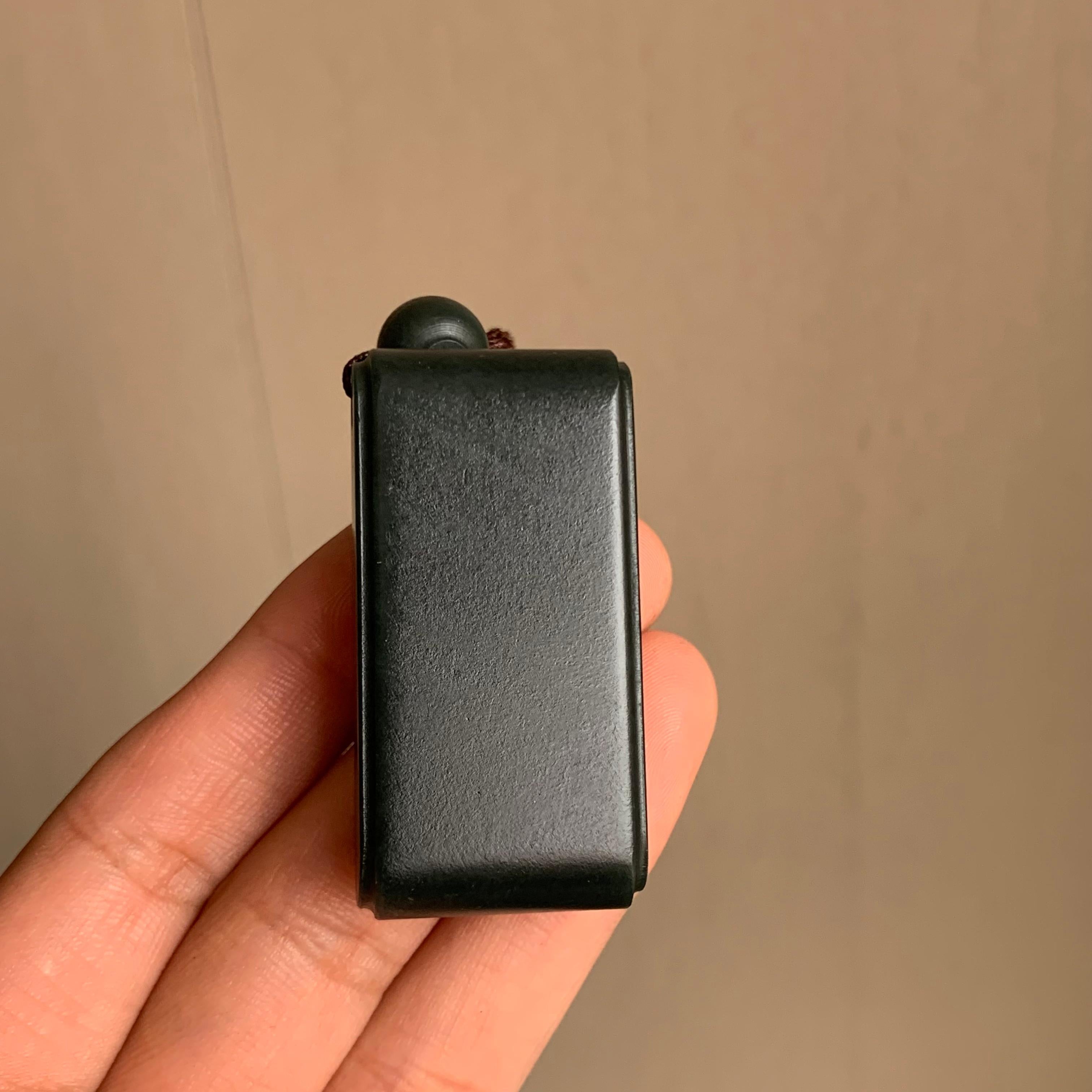 和田玉塔青一细无事牌（40.6g）