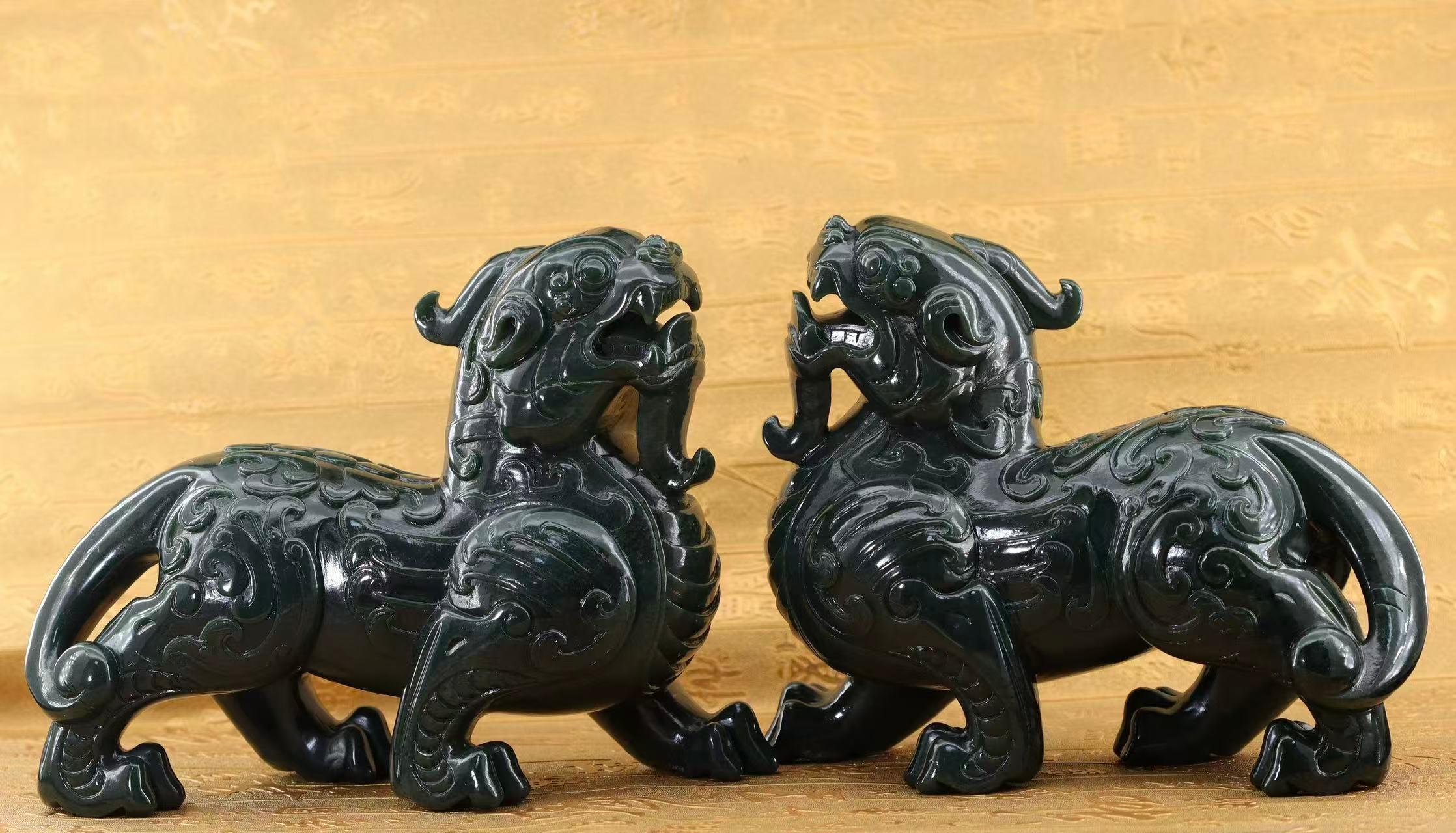 和田玉籽料黑青貔貅摆件（2650g）