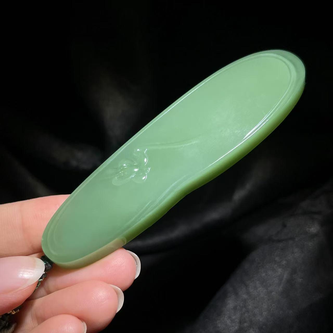 和田玉碧玉粉绿观音（39.5g）