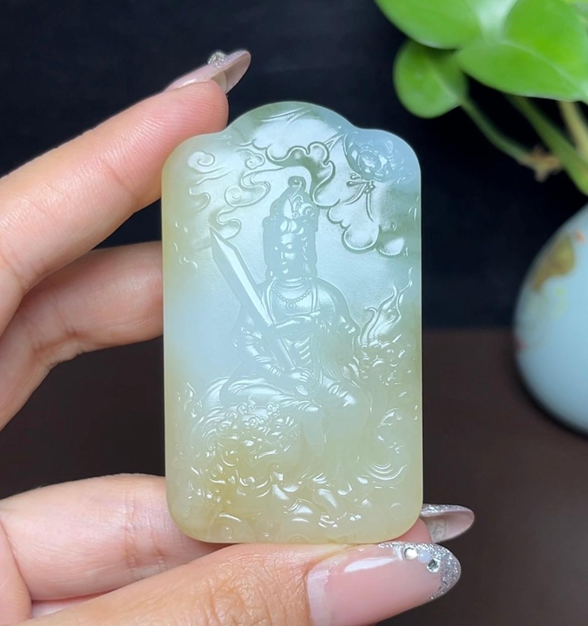 新疆和田玉且末糖白羊脂玉带翠文殊菩萨（59.3g）