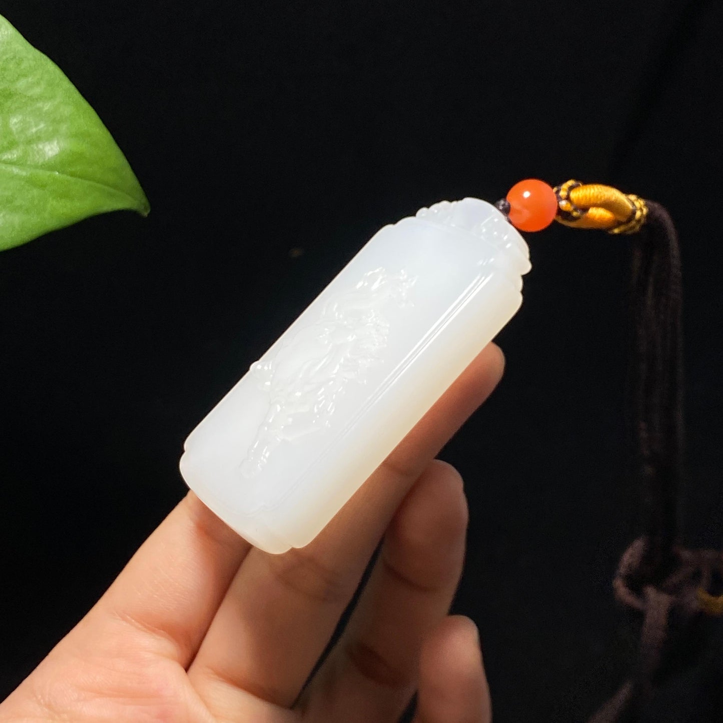 收藏级和田羊脂白玉马到成功挂件（64.9g）