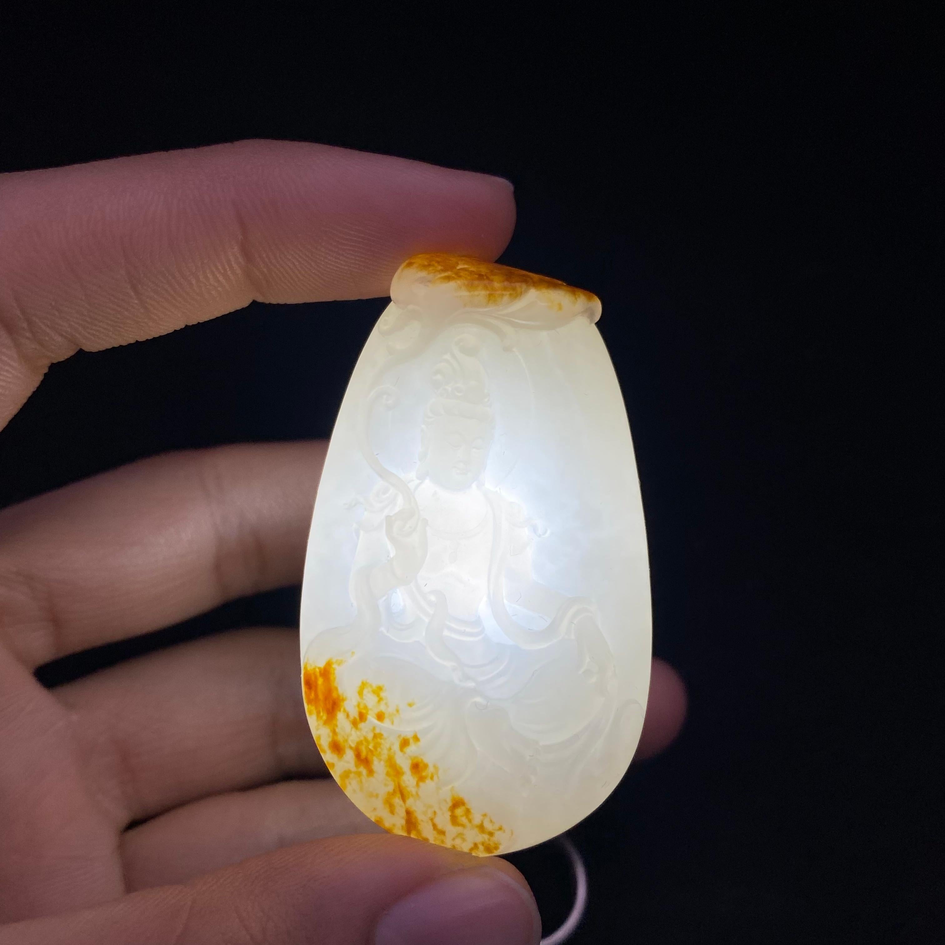 和田玉白玉籽料【坐观音】（44.4g）