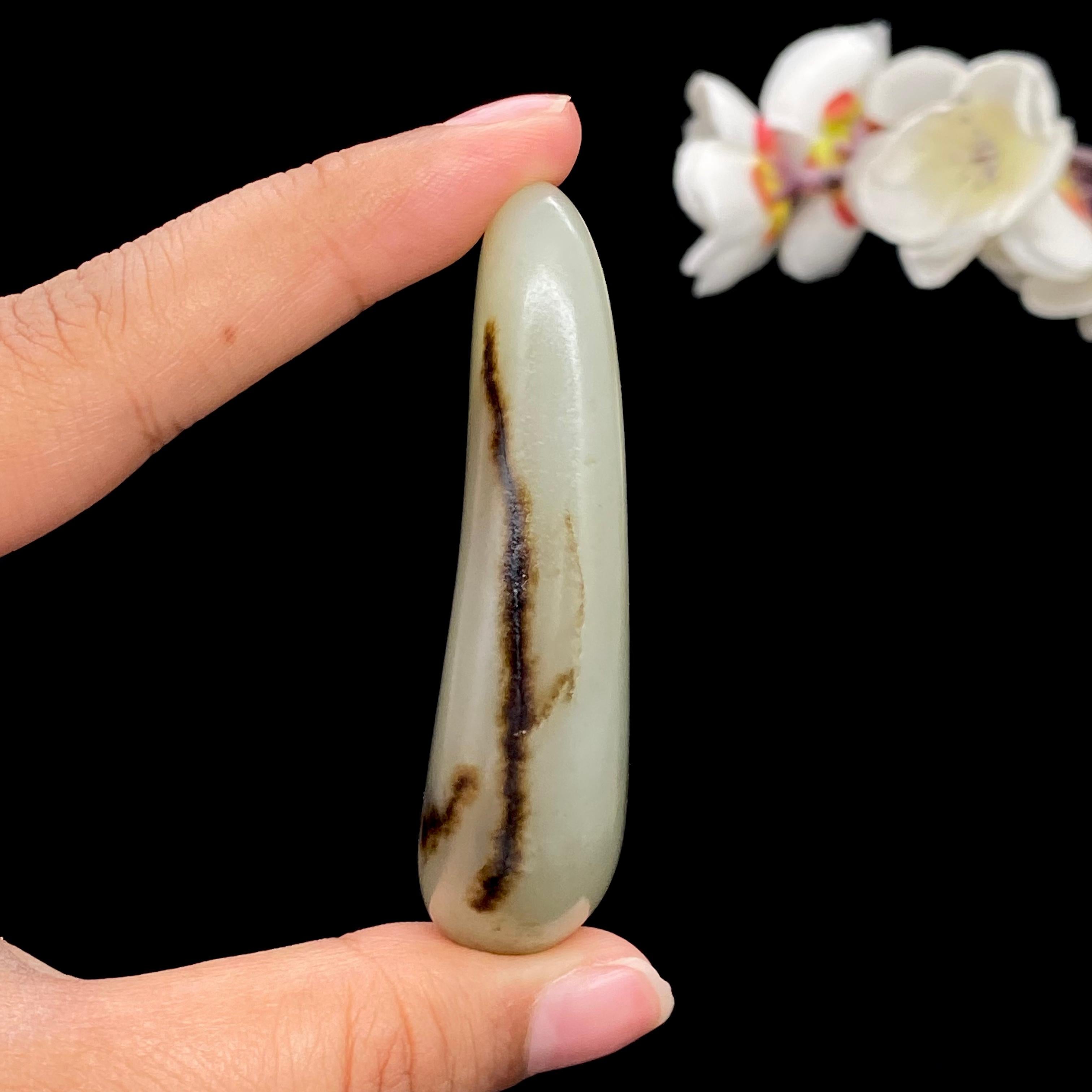 和田玉秋梨皮籽料手把件（69g）