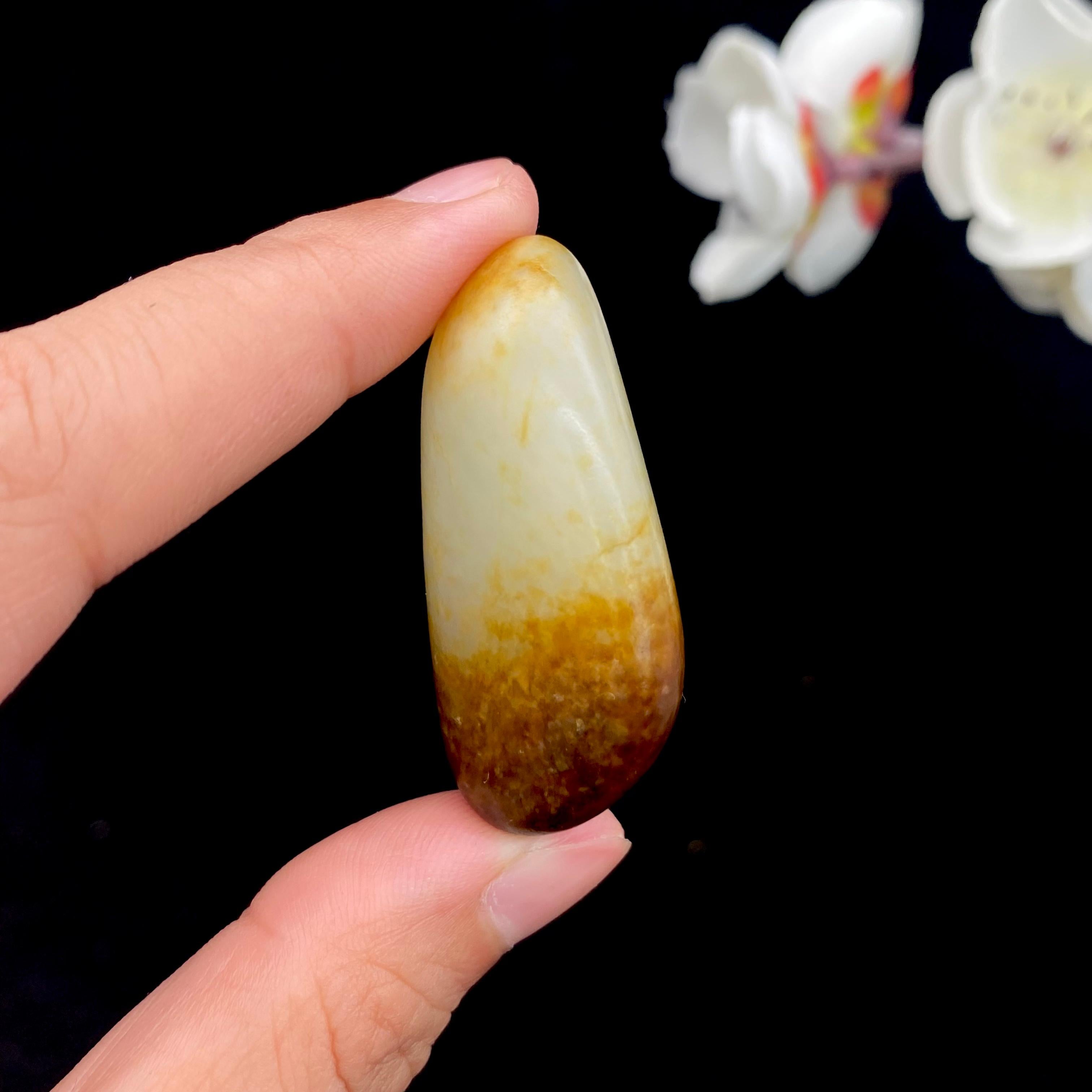 和田玉聚红皮籽料挂件（26.8g）