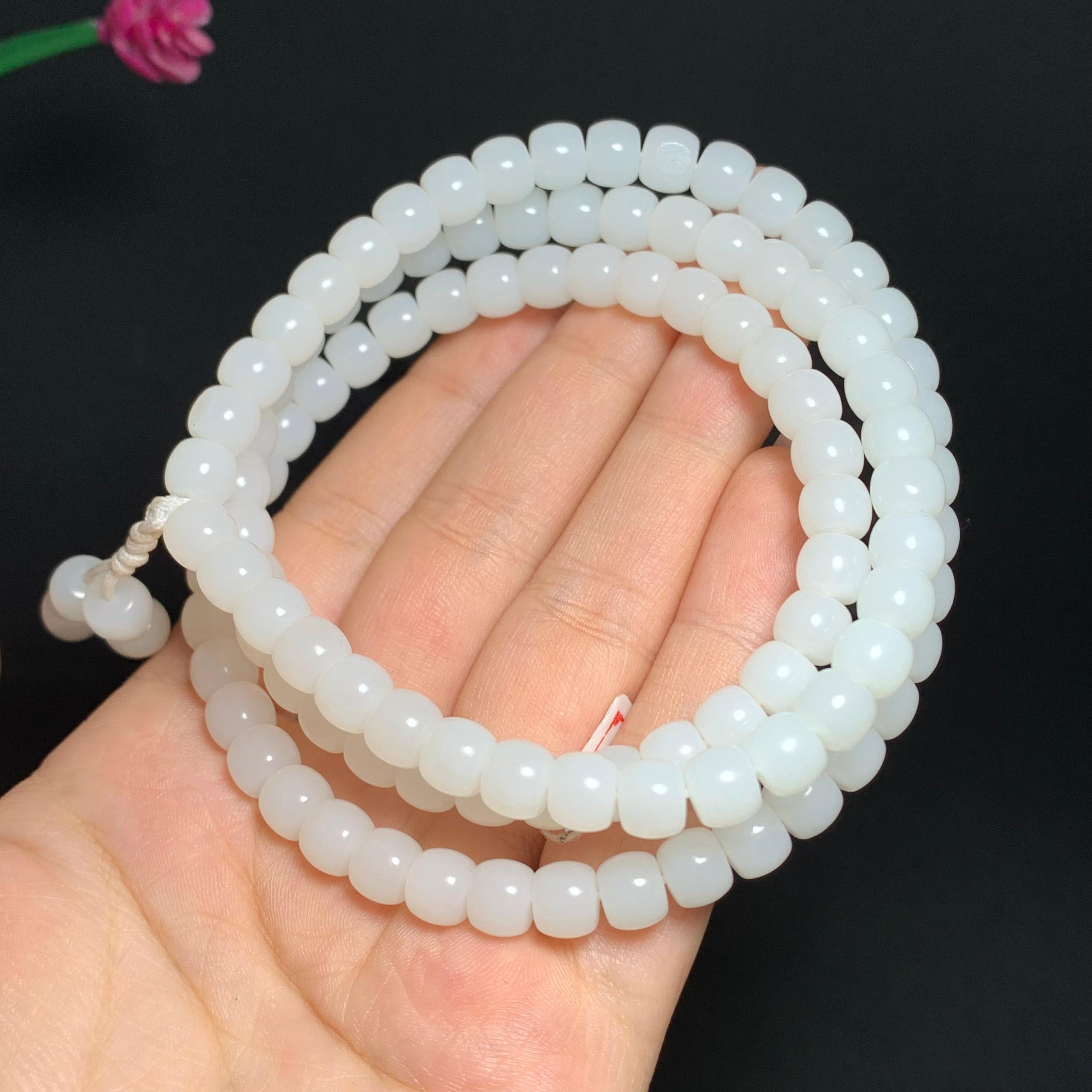 和田山流水羊脂白玉 108 颗项链（62.4g）