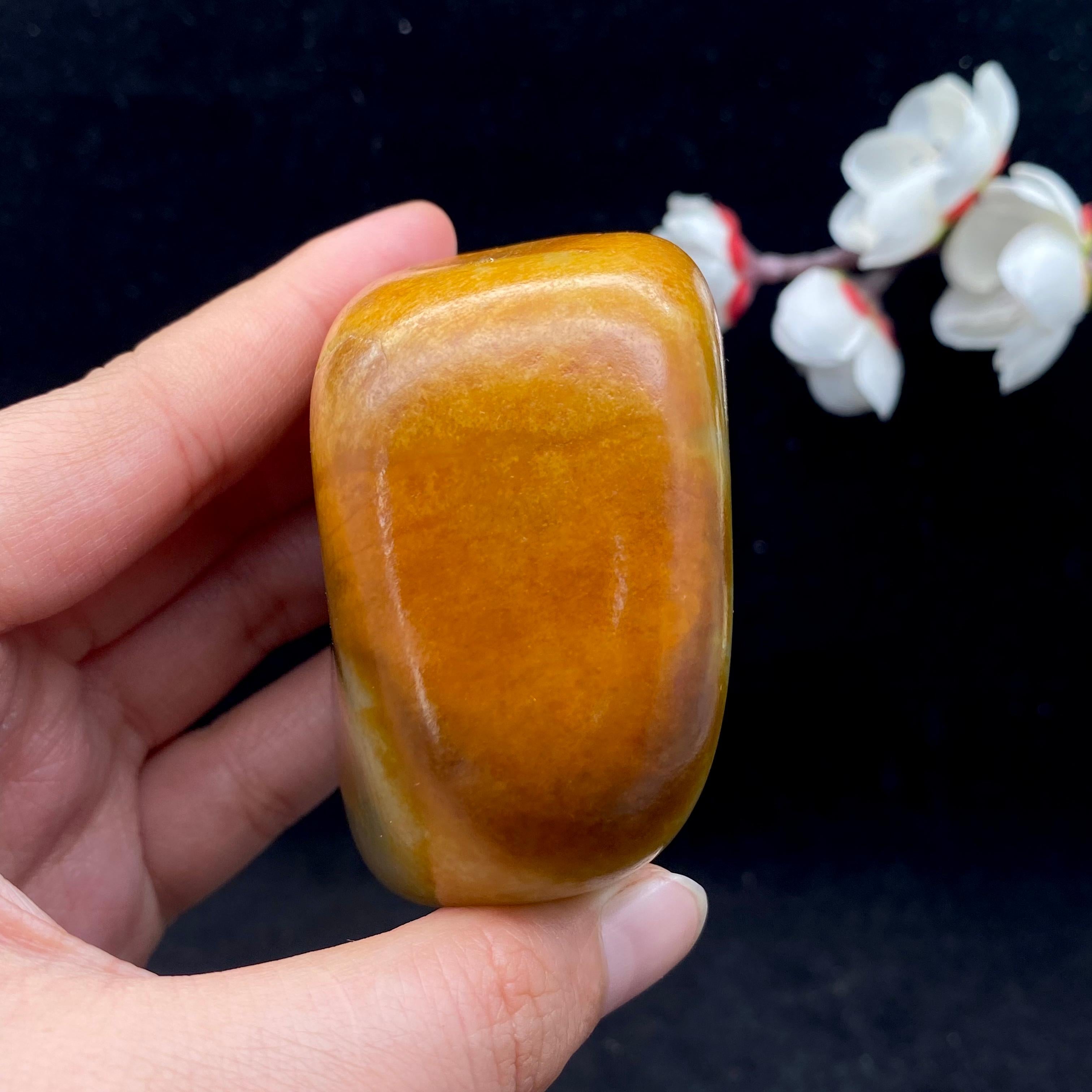 和田玉聚黄皮籽料手把件（262.7g）