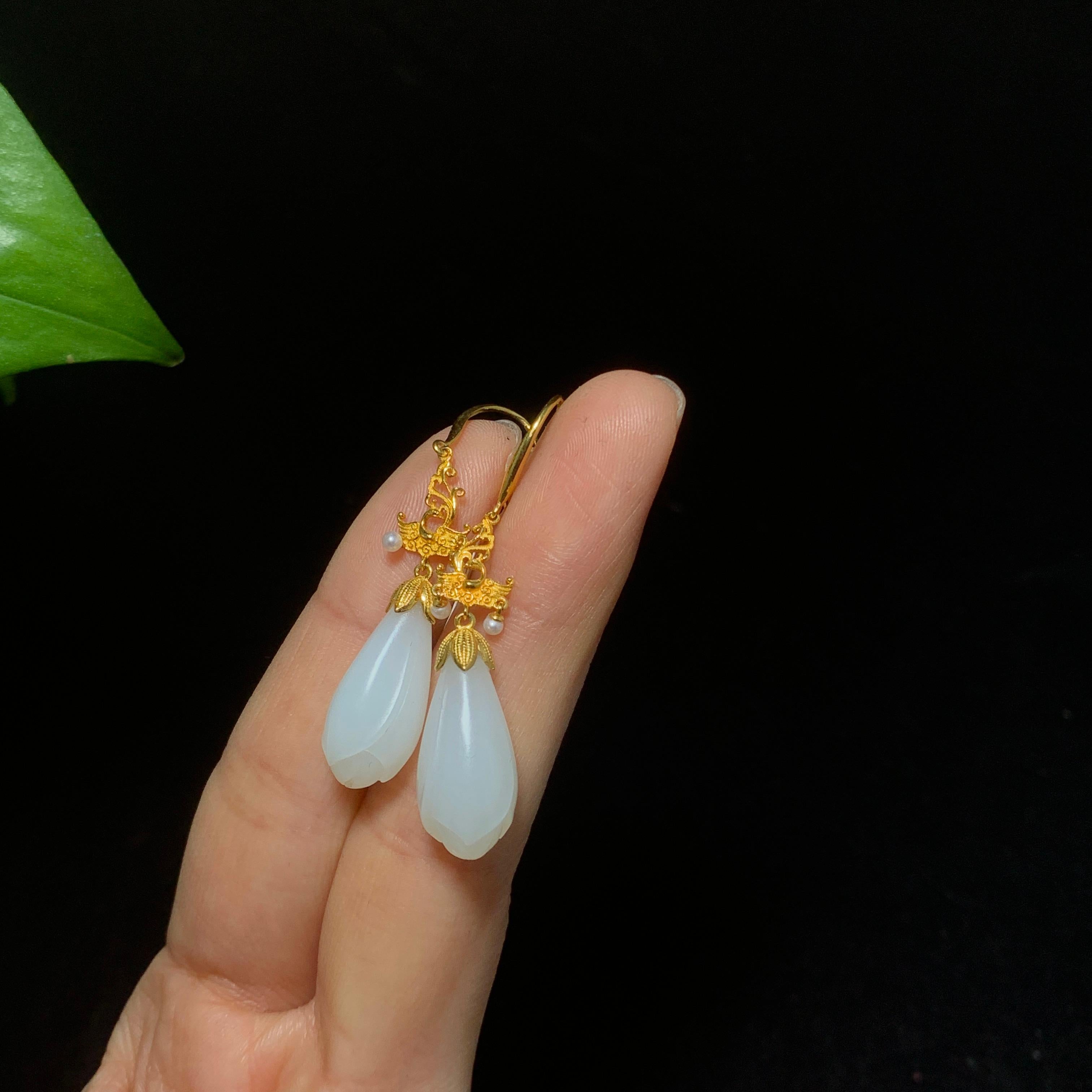 18k金镶和田山料羊脂白玉玉兰花耳坠（6.5g）