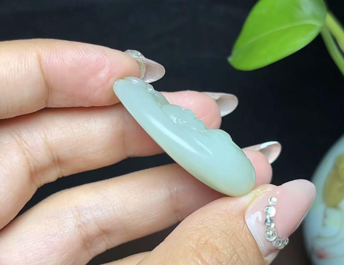 新疆和田玉籽料佛公（15.7g）