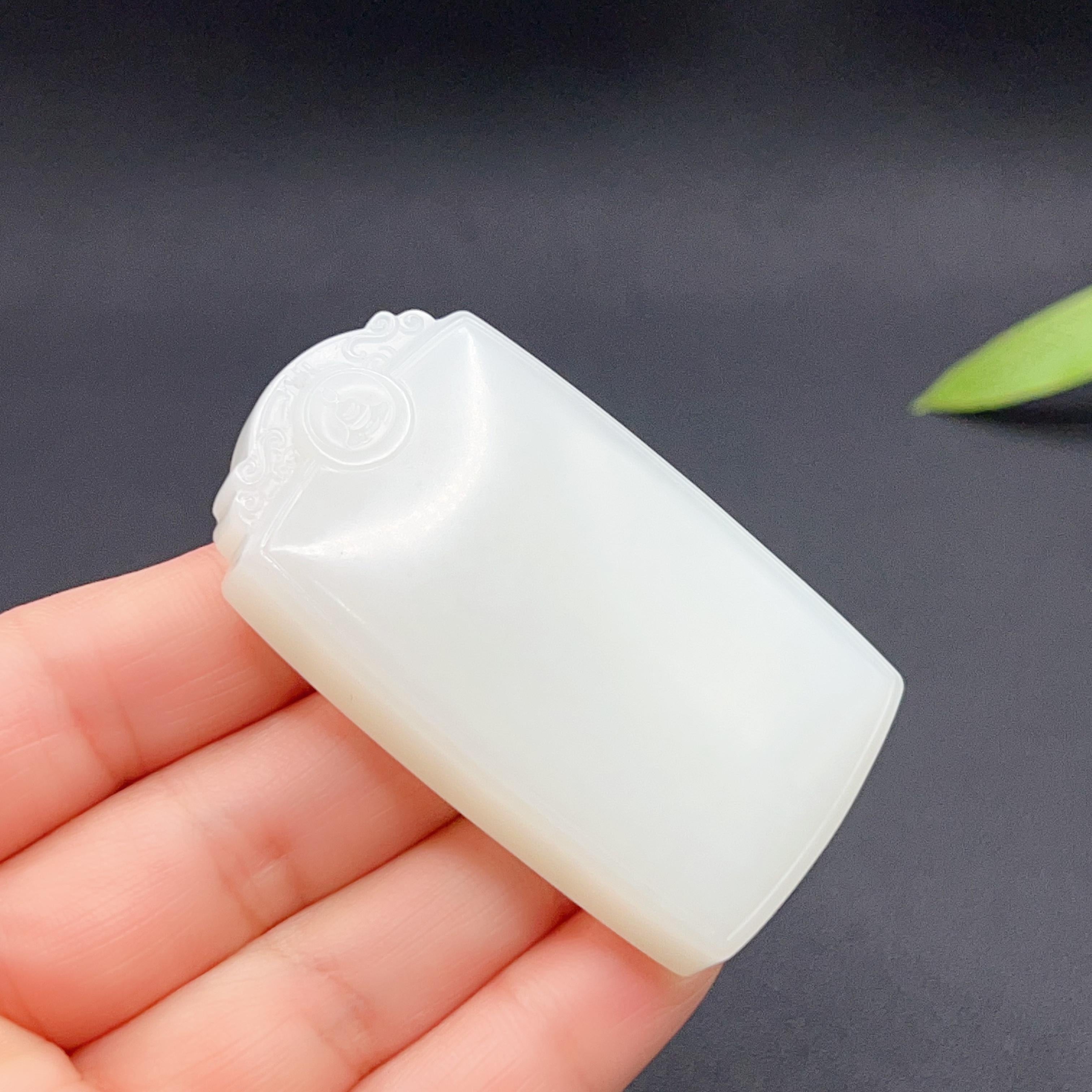 和田玉羊脂白玉平安无事牌玉牌（64.05g）
