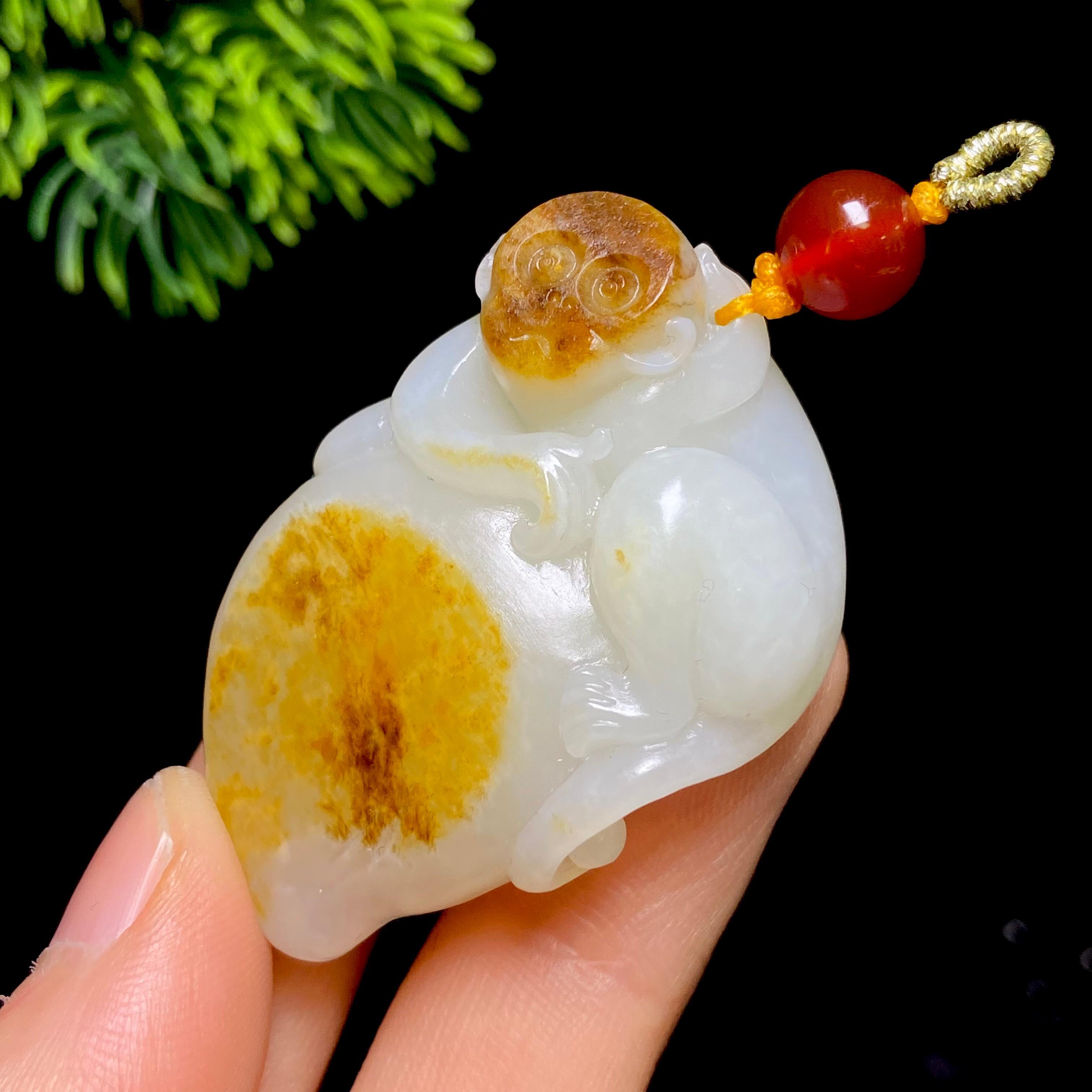 和田玉籽料灵猴献寿（33.2g）
