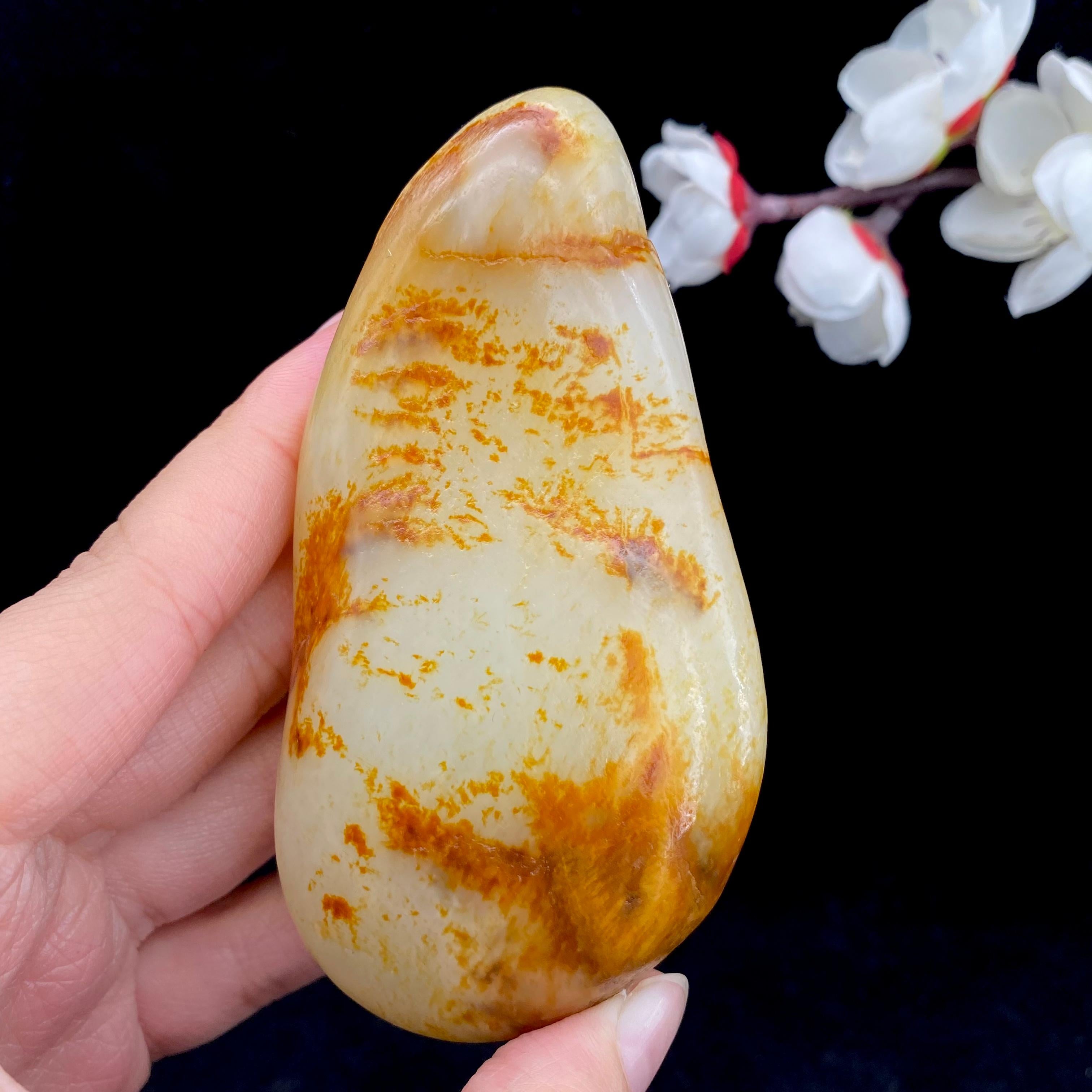 和田玉洒红皮籽料手把件（226g）