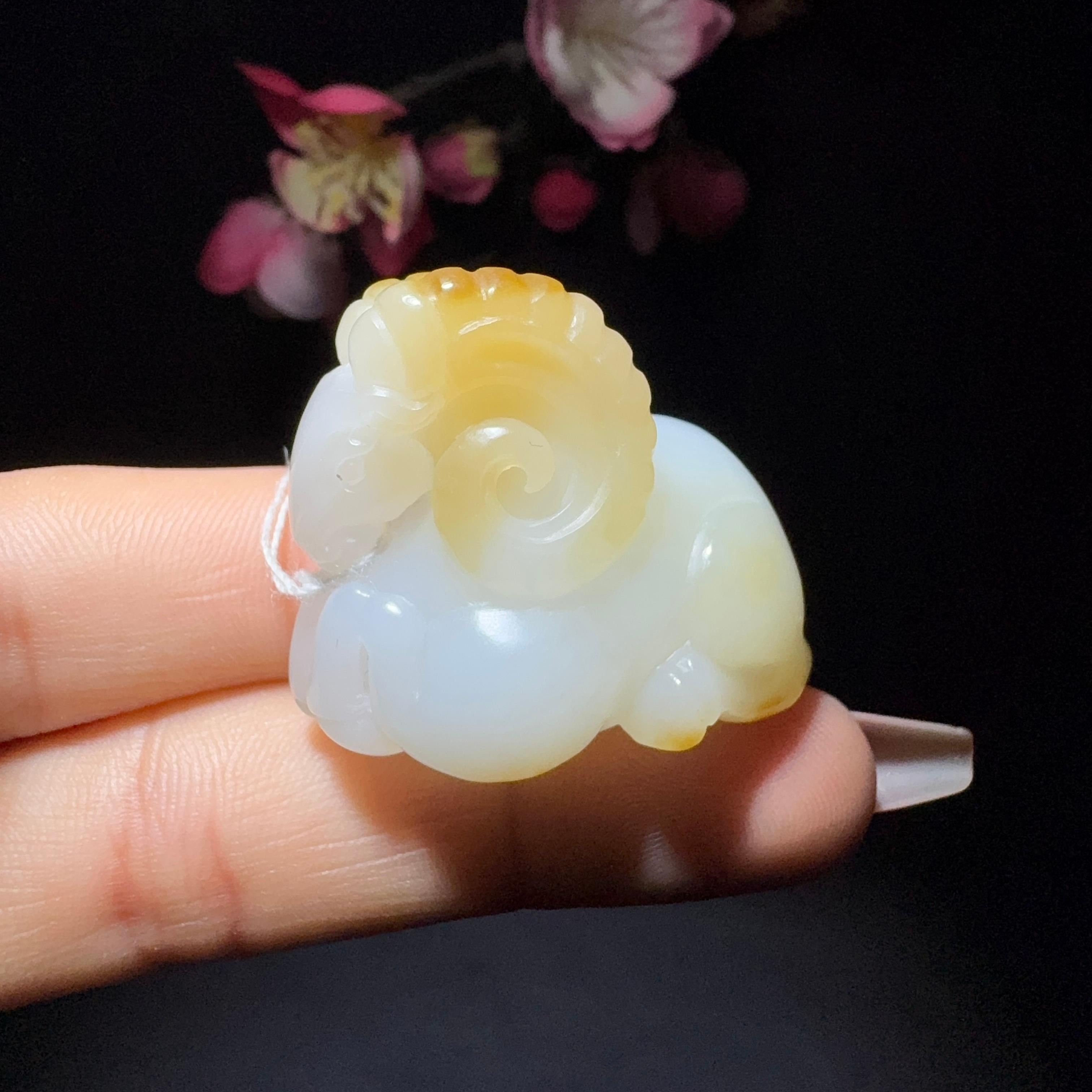 和田玉糖白挂件羊（29.4g）