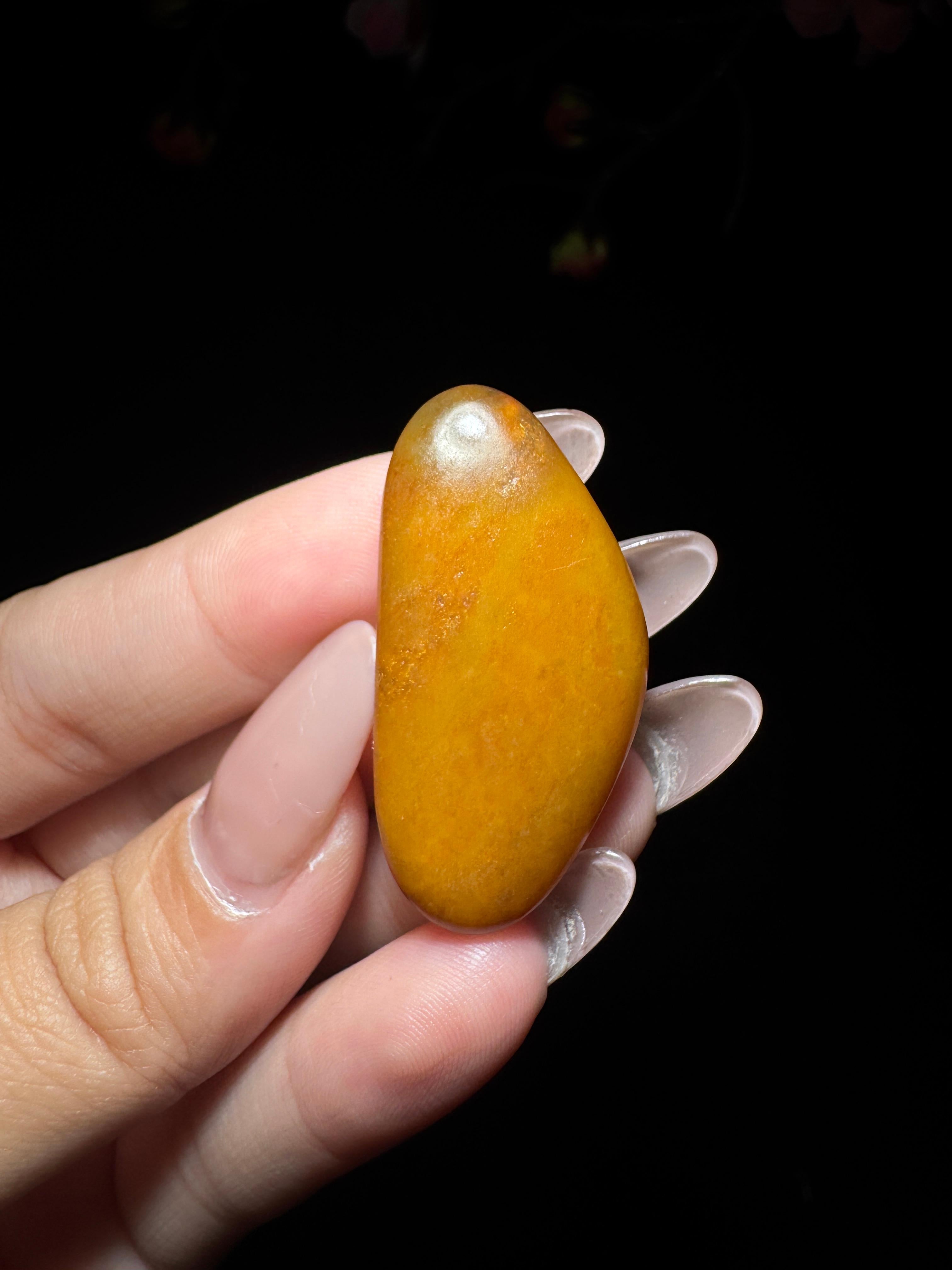 和田玉黄皮籽料原石（10.4g）