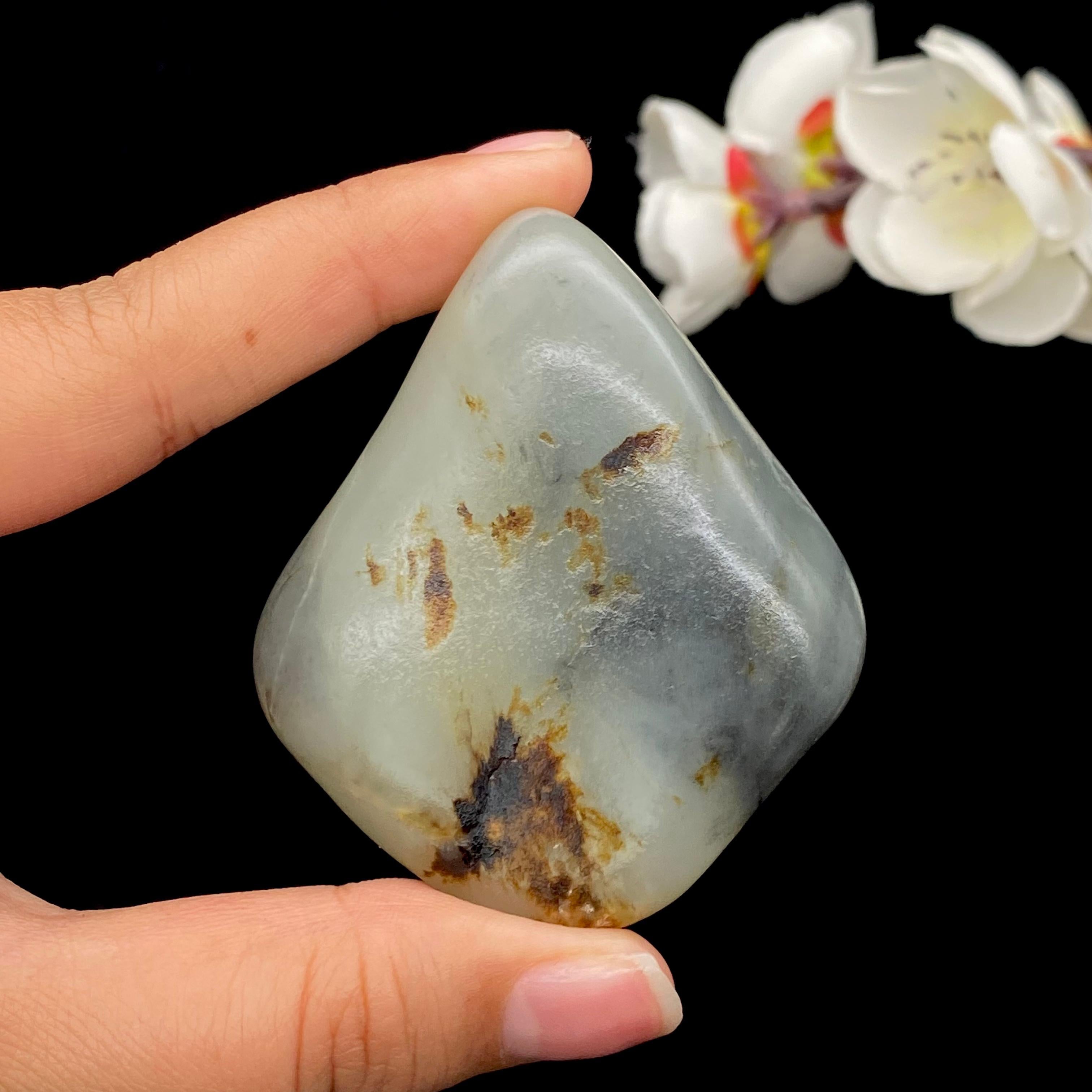 和田玉青花籽料手把件（96.6g）