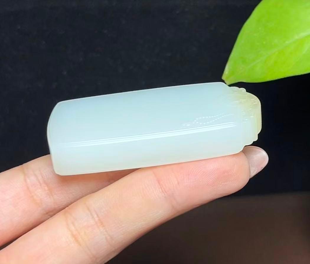 新疆和田玉且末料羊脂玉平安无事牌（45.1g）
