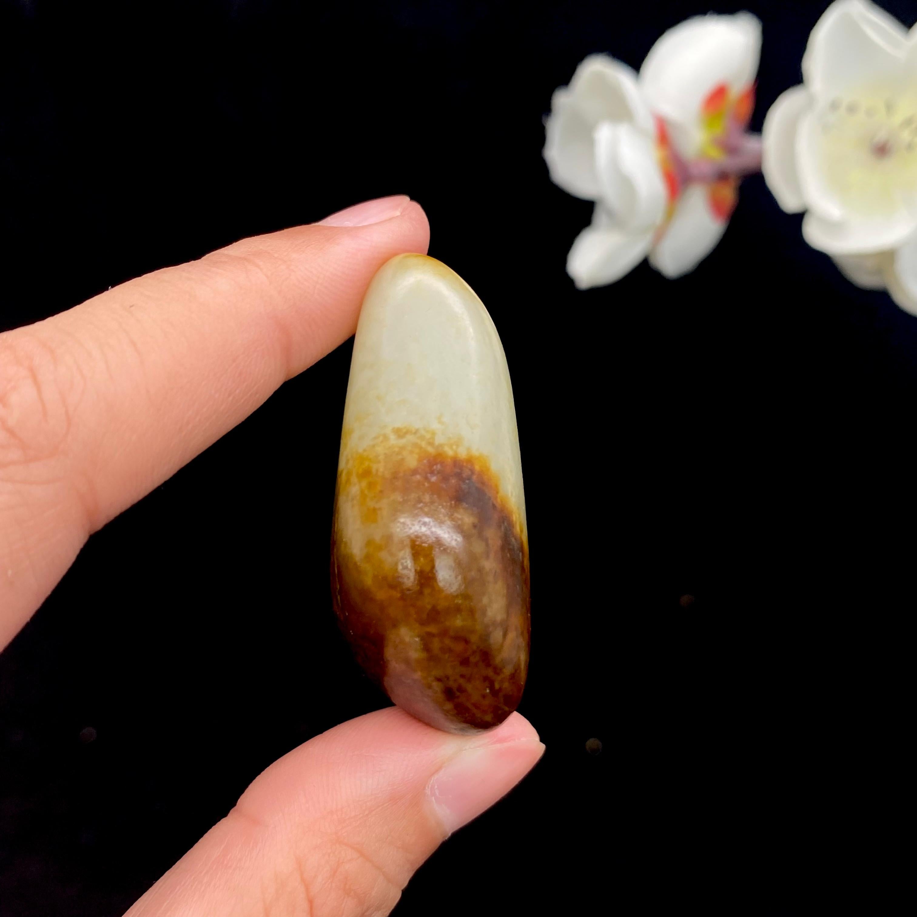 和田玉聚红皮籽料挂件（26.8g）