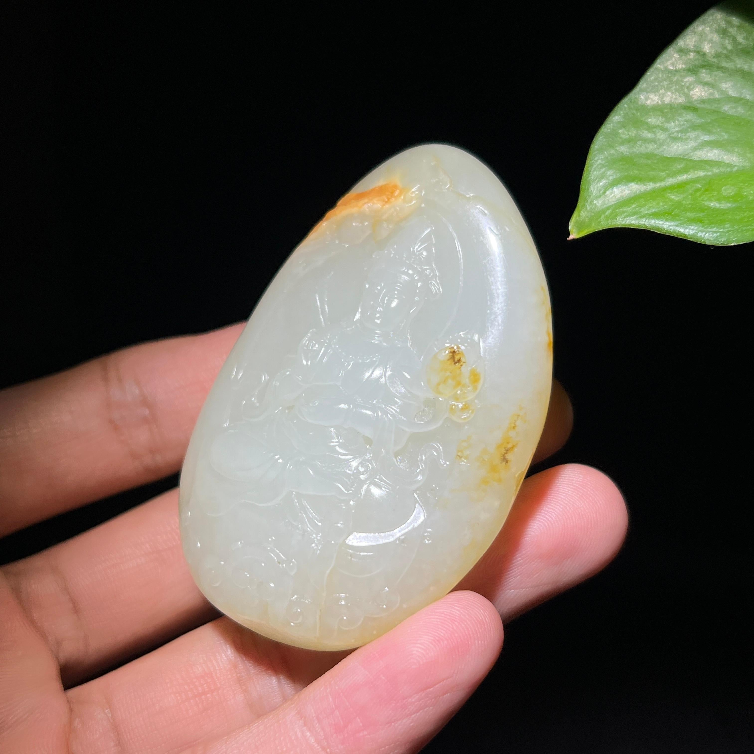 和田玉籽料独籽洒金皮观音挂件（88.0g）