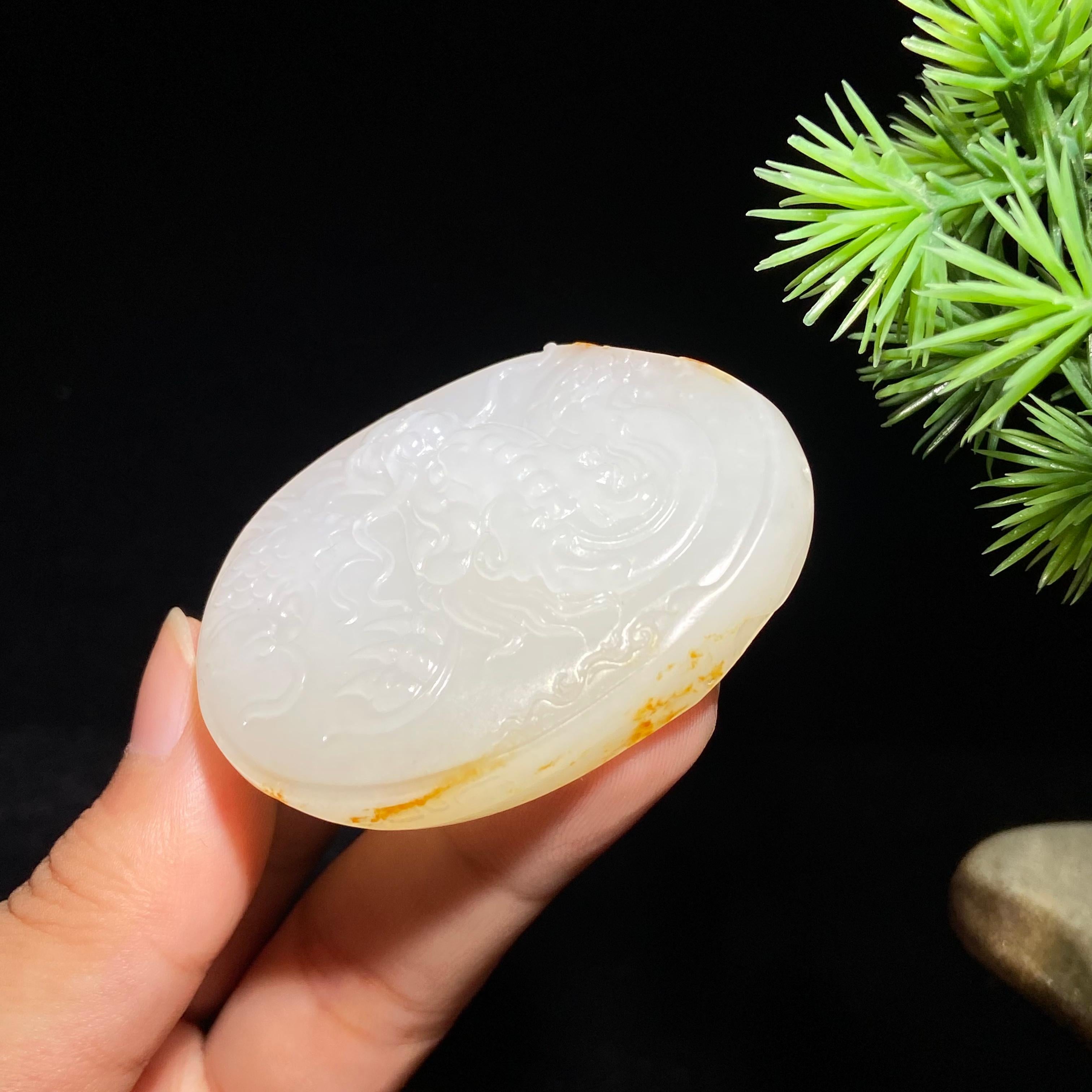 和田玉籽料龙行天下（43.8g）