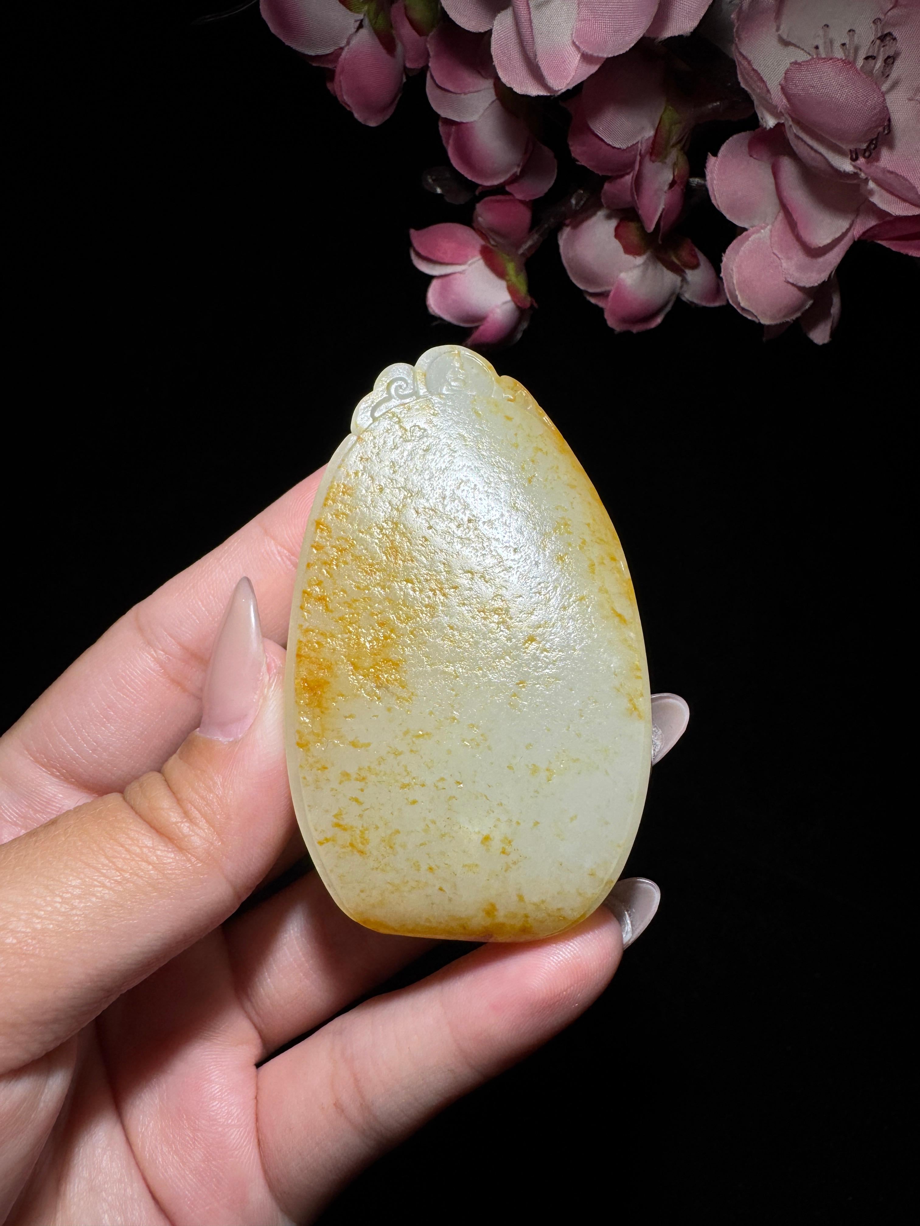 和田玉籽料满皮无事牌（61.3g）