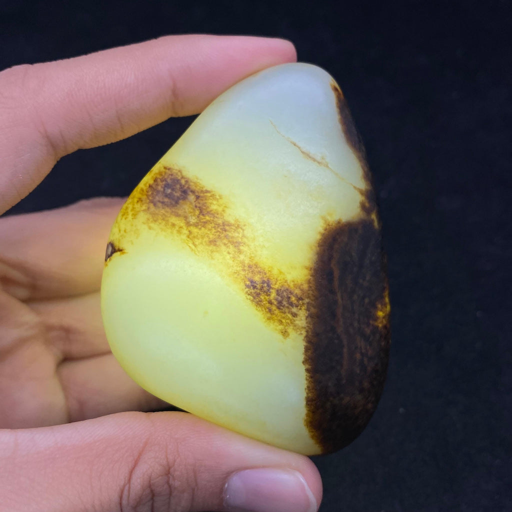 和田玉秋梨皮籽料原石（136.9g）