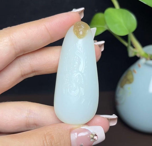 新疆和田玉且末糖白羊脂玉站观音（34.3g）